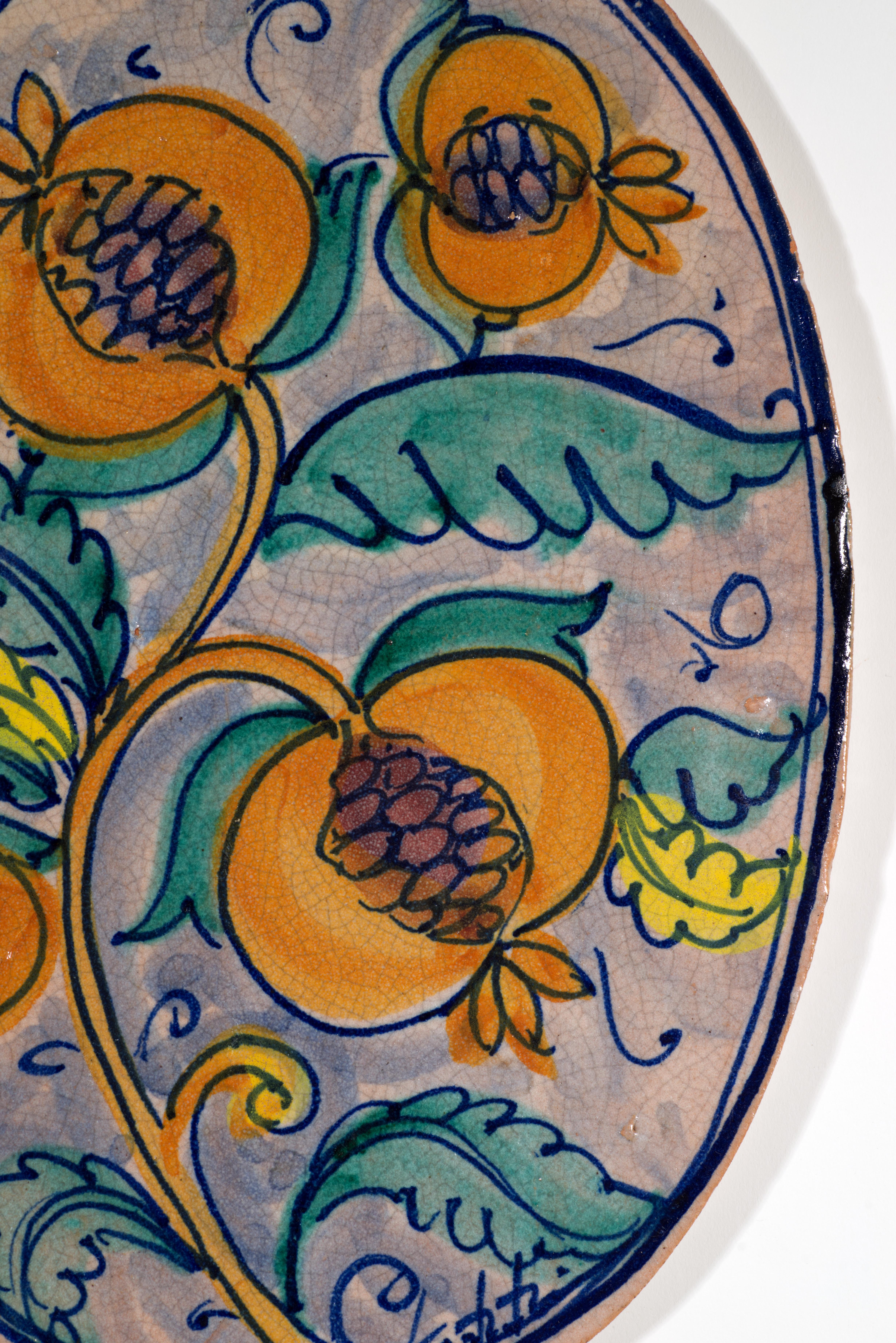 italien Fratantoni Grande plaque murale en céramique majolique avec décor de fruits, Italie 1950-196 en vente