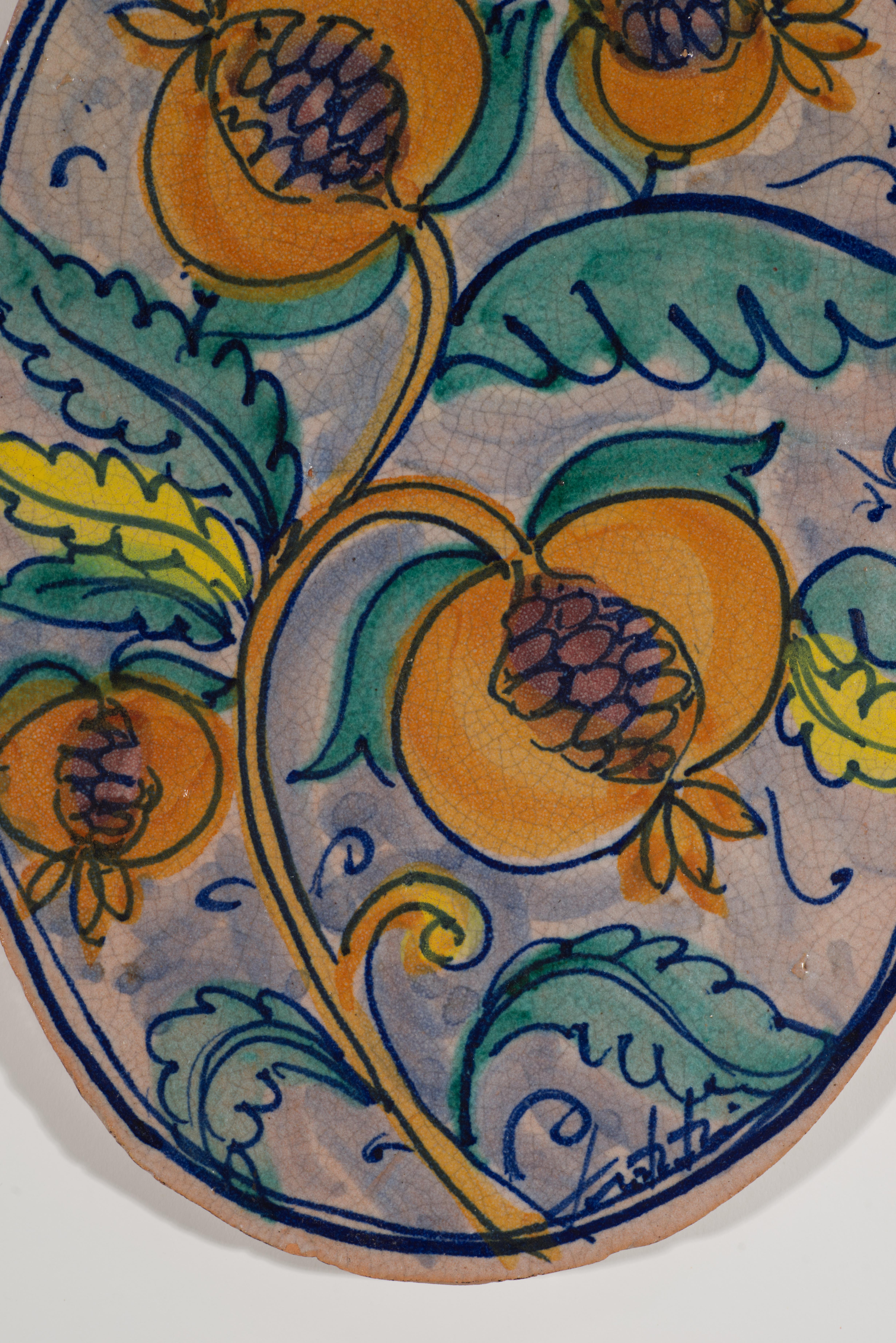 Fratantoni Grande plaque murale en céramique majolique avec décor de fruits, Italie 1950-196 Bon état - En vente à Clifton Springs, NY