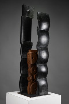 “Fratelli” — Scultura totemica in legno ebanizzato di Alberto Cabiddu, 1998