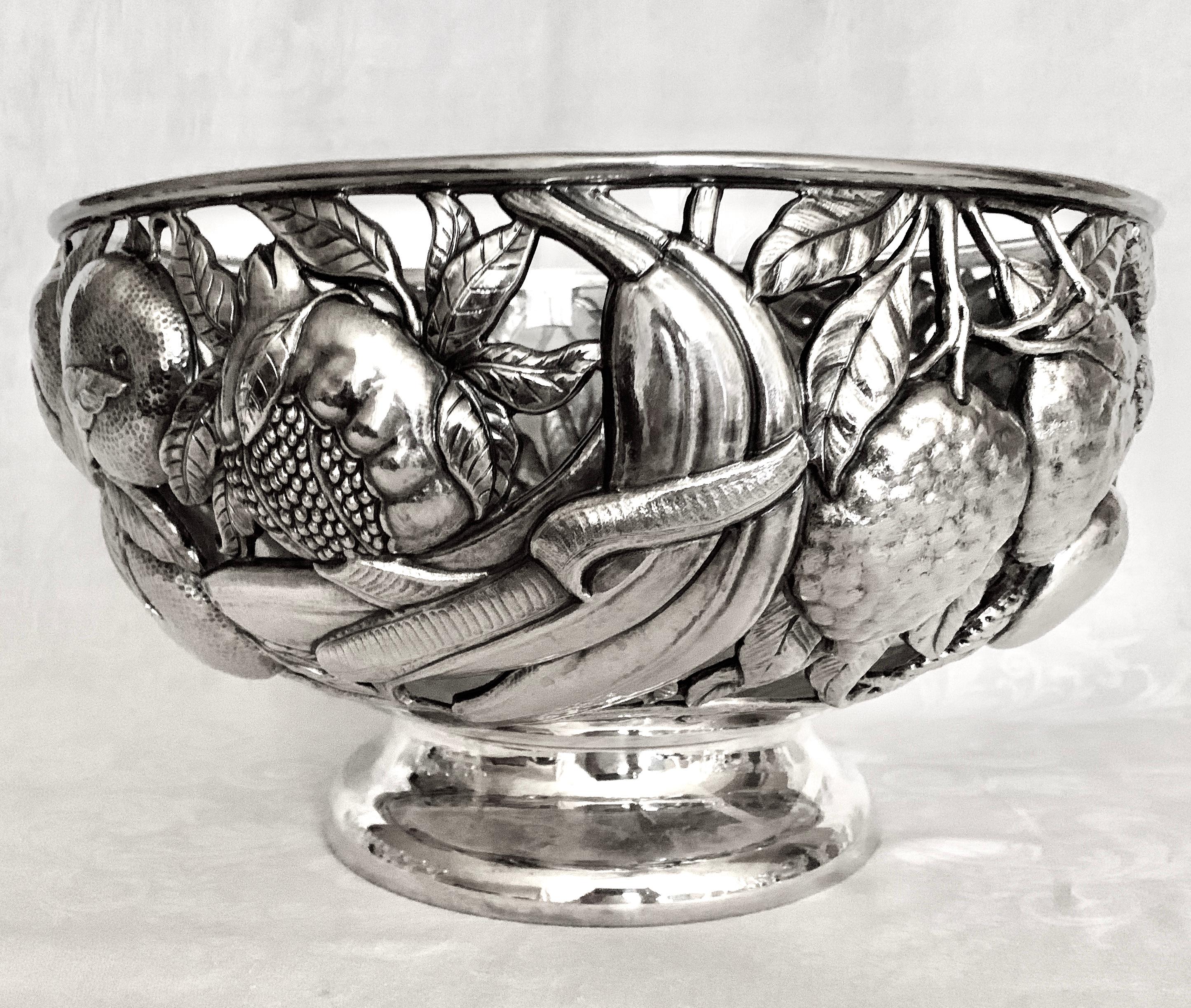 Fratelli Cacchione Immense Sterling Silver Centerpiece Bowl, Milan, Italy, 1960s For Sale 2