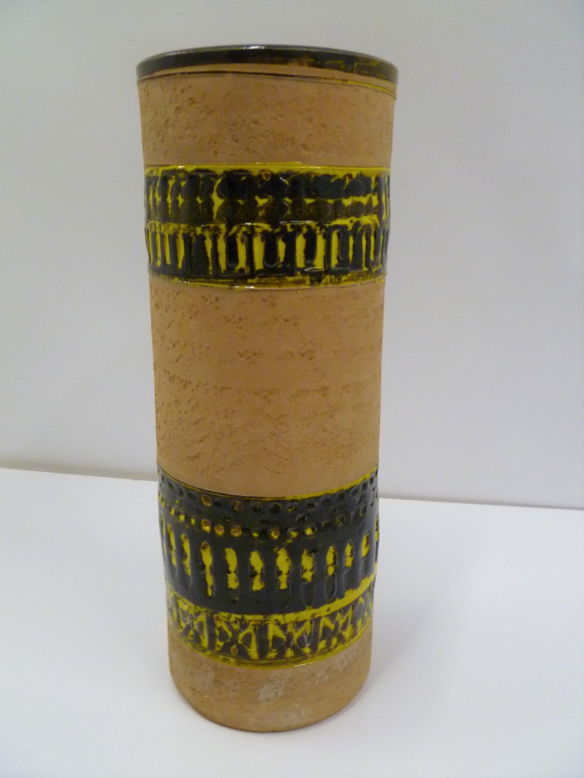 Organic Mid-Century Modern large Italian pottery cylindrical vase attributed to Aldo Londi. Made by Fratelli Fanciullacci in the 1960s. With bands of high gloss glaze in yellow and very dark brown, almost black, on an unglazed clay body. In very