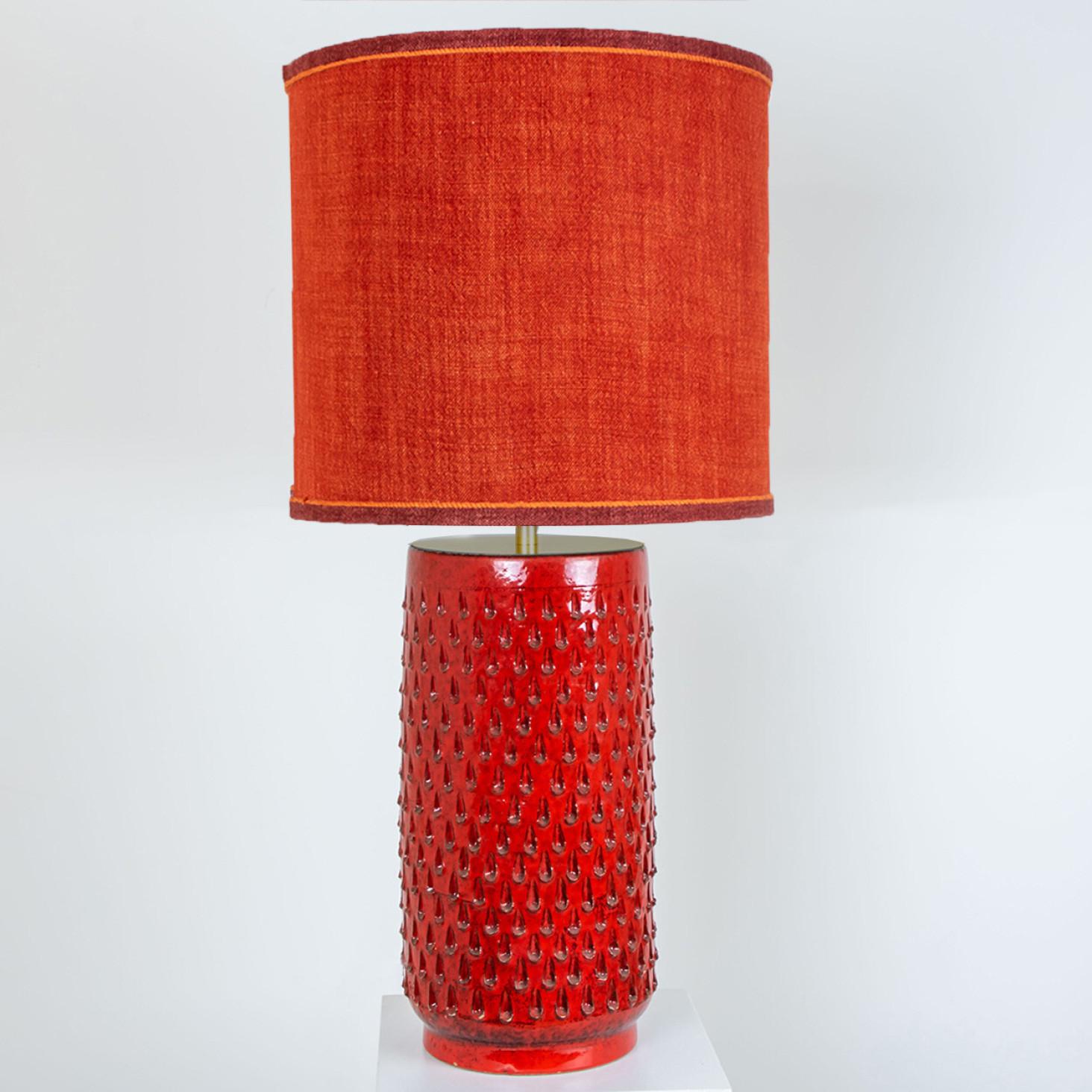 Unique ceramic floorlamp by Fratelli Fanciullacci  for Bitossi. A sculptural high-end piece made of handmade ceramic in red tones. With an exceptional new custom made red silk lampshade by René Houben. With warm bronze/gold inner-shade.

The lamp is