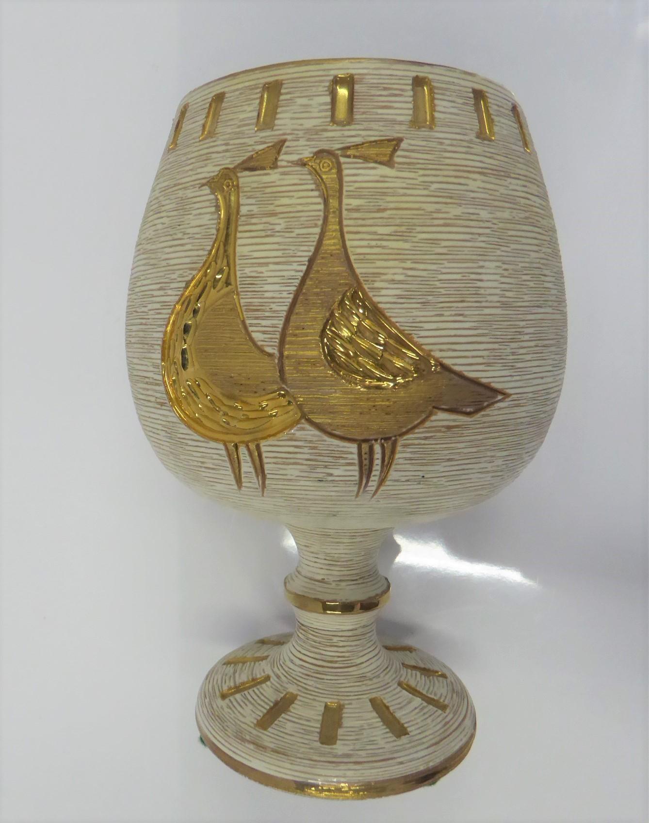 Mid-Century Modern Fratelli Fanciullacci Chalice Shaped Textured Italian Modern Pottery Vase, 1960s