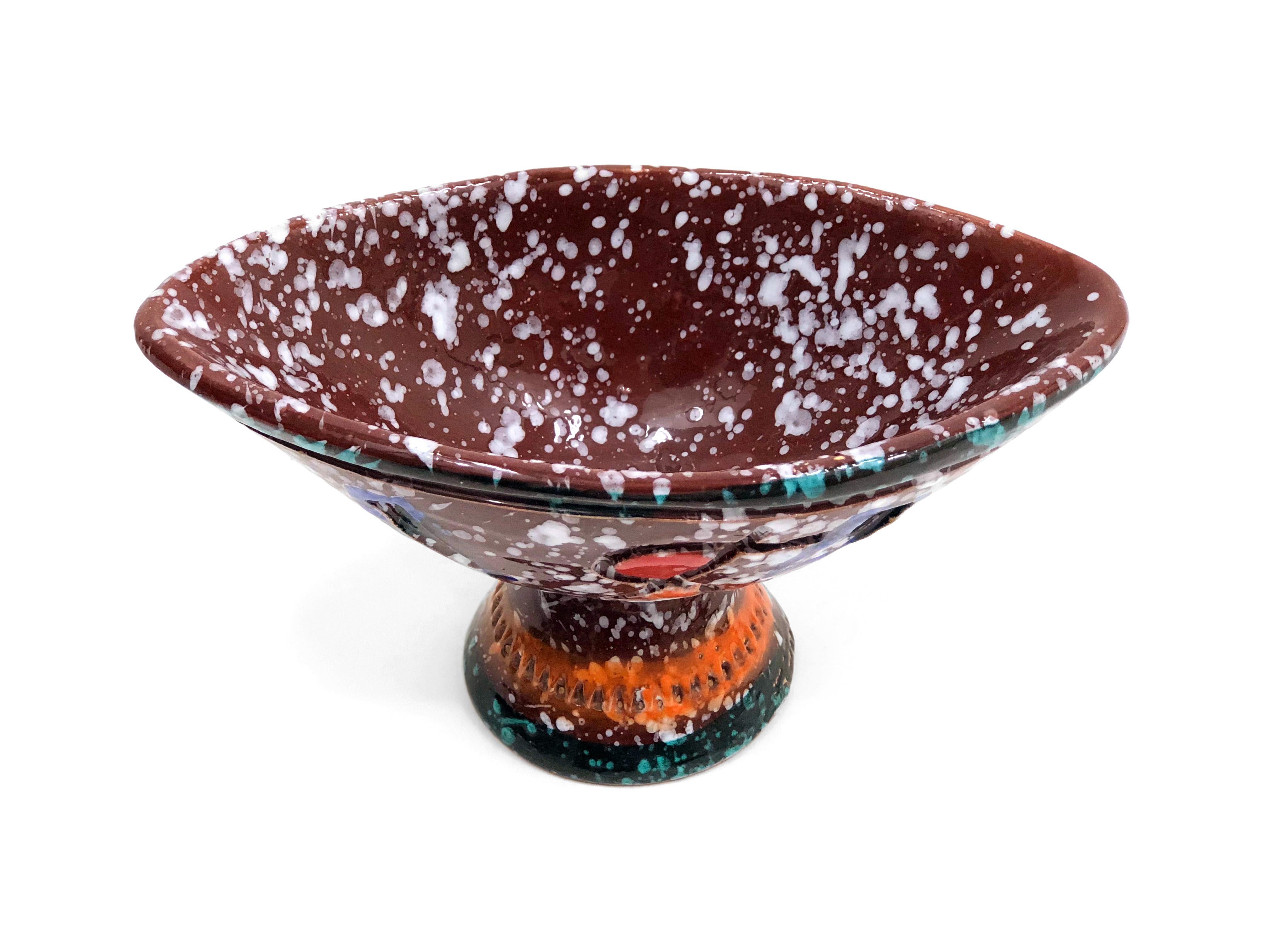 An Italian modernist elliptical decorative bowl by Fratelli Fancuillacci. 

Late 1950s/early 1960s hand-carved sgraffito technique, painted and fired. 

Signed with typical 