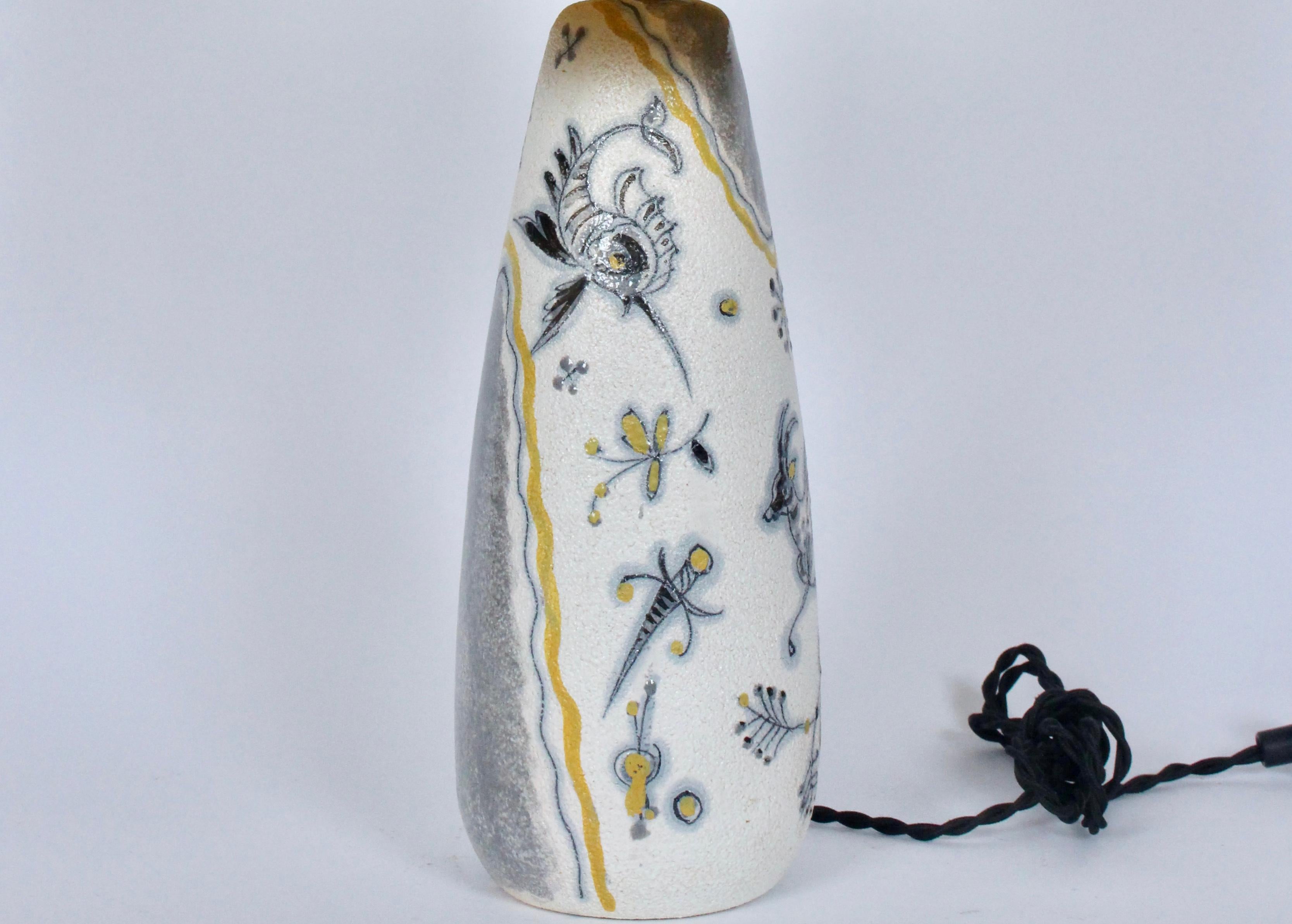 Italian Fratelli Fanciullacci Mustard & Grey Hand Painted Fauna Art Pottery Table Lamp  For Sale