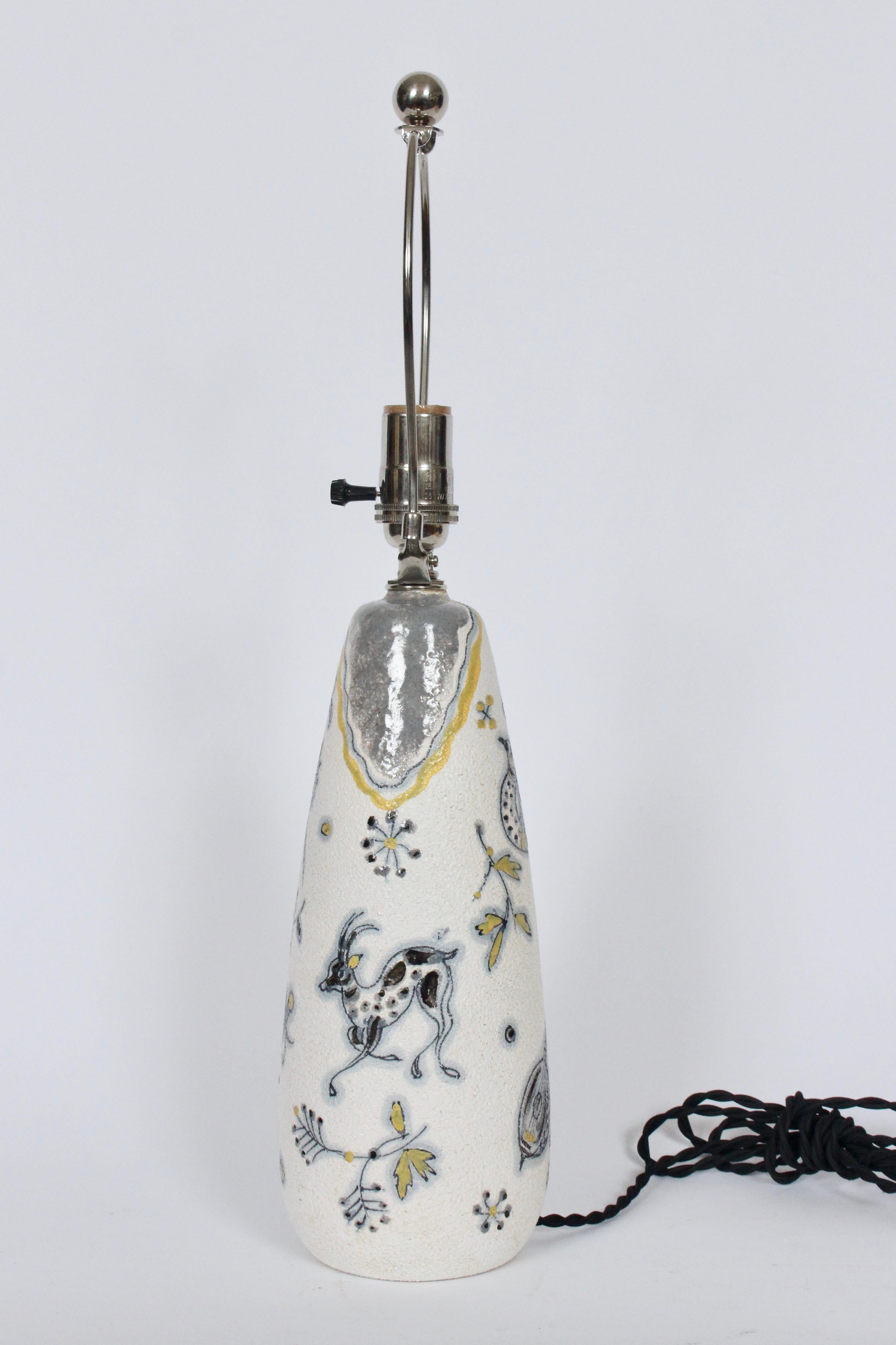 Fratelli Fanciullacci Mustard & Grey Hand Painted Fauna Art Pottery Table Lamp  In Good Condition For Sale In Bainbridge, NY