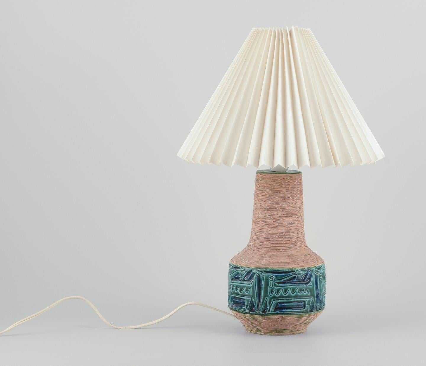Pre-owned goods are exempt from import duties for U.S. customers. 
Therefore, no import tariffs will be applicable to your purchase.

Fratelli Fanciullacci, Italian studio ceramicist.
Ceramic table lamp. Le Klint pleated lampshade.
Hand-turned and