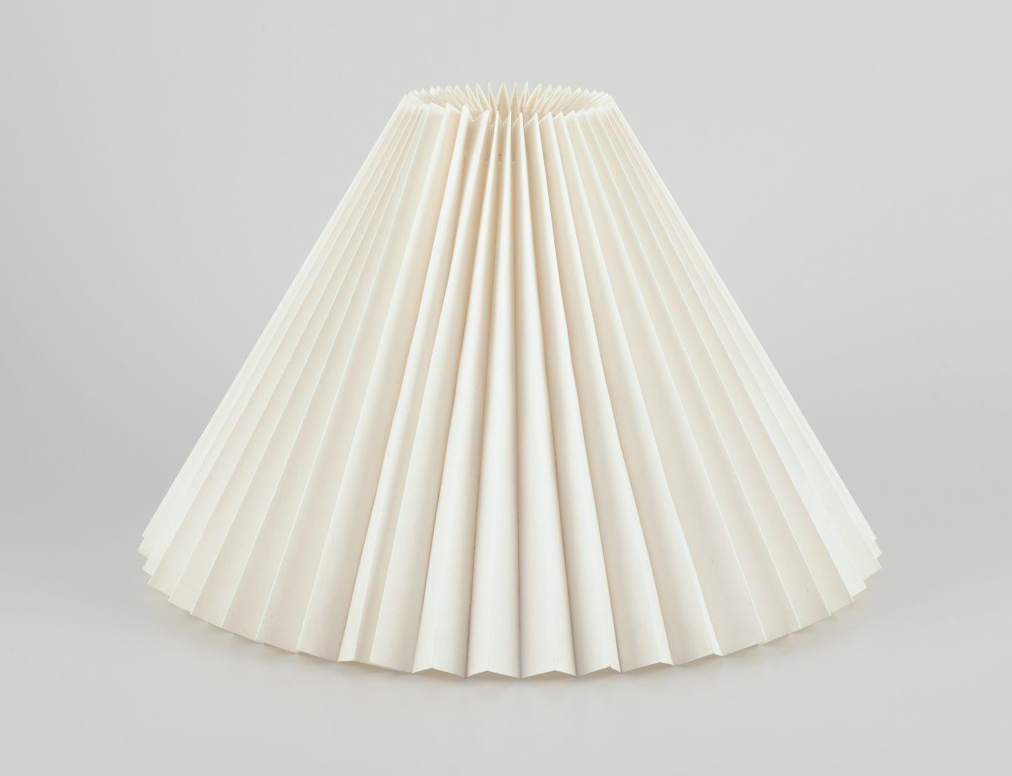 Fratelli Fanciullacci, Italy. Ceramic table lamp. Le Klint pleated lampshade For Sale 2