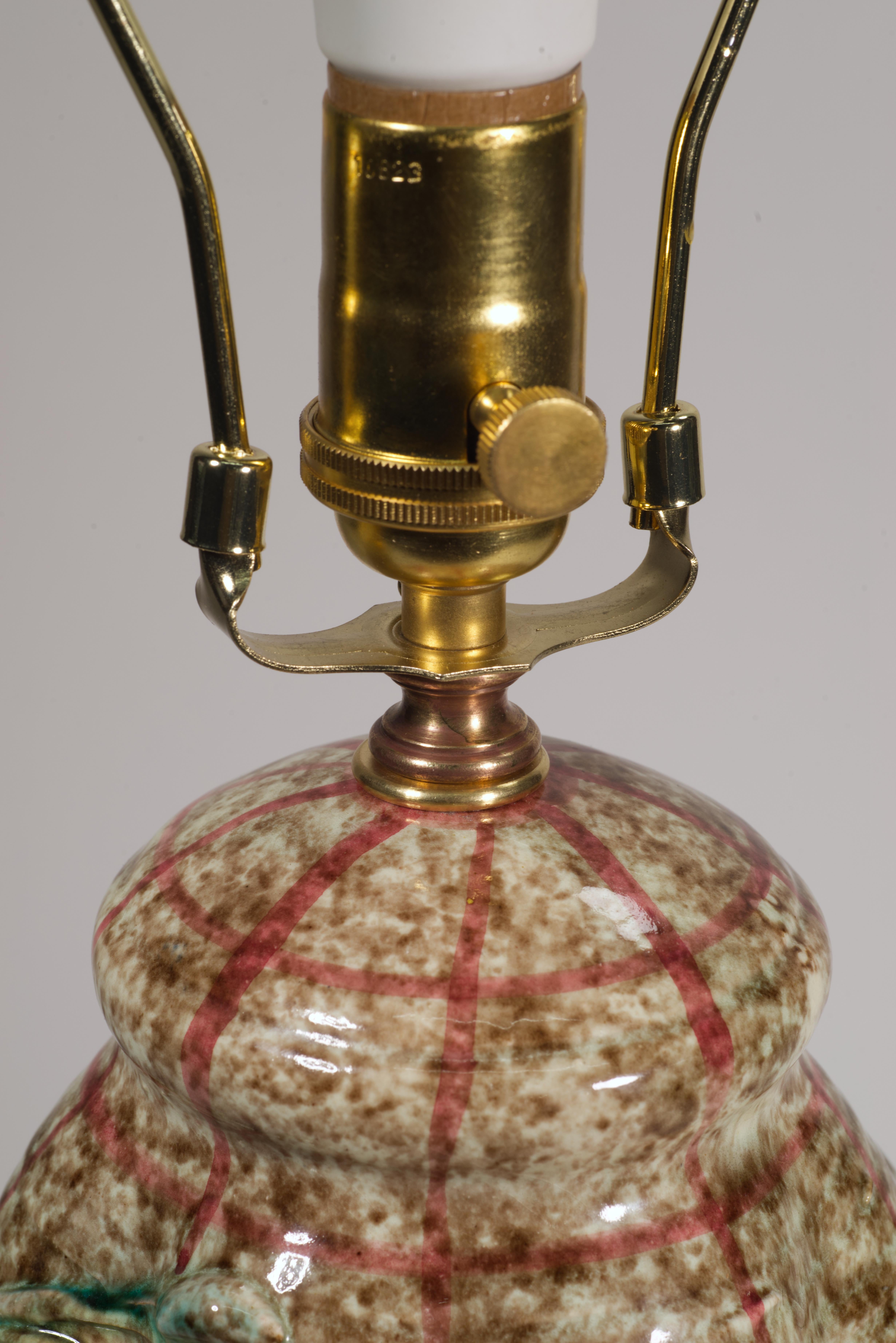 Fratelli Fanciullacci Majolika Tischlampe, signiert, braune und rote Blumenreliefs im Angebot 5