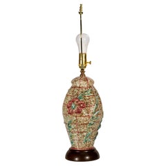 Fratelli Fanciullacci Lampe de table en majolique, signée, reliefs de fleurs brunes et rouges