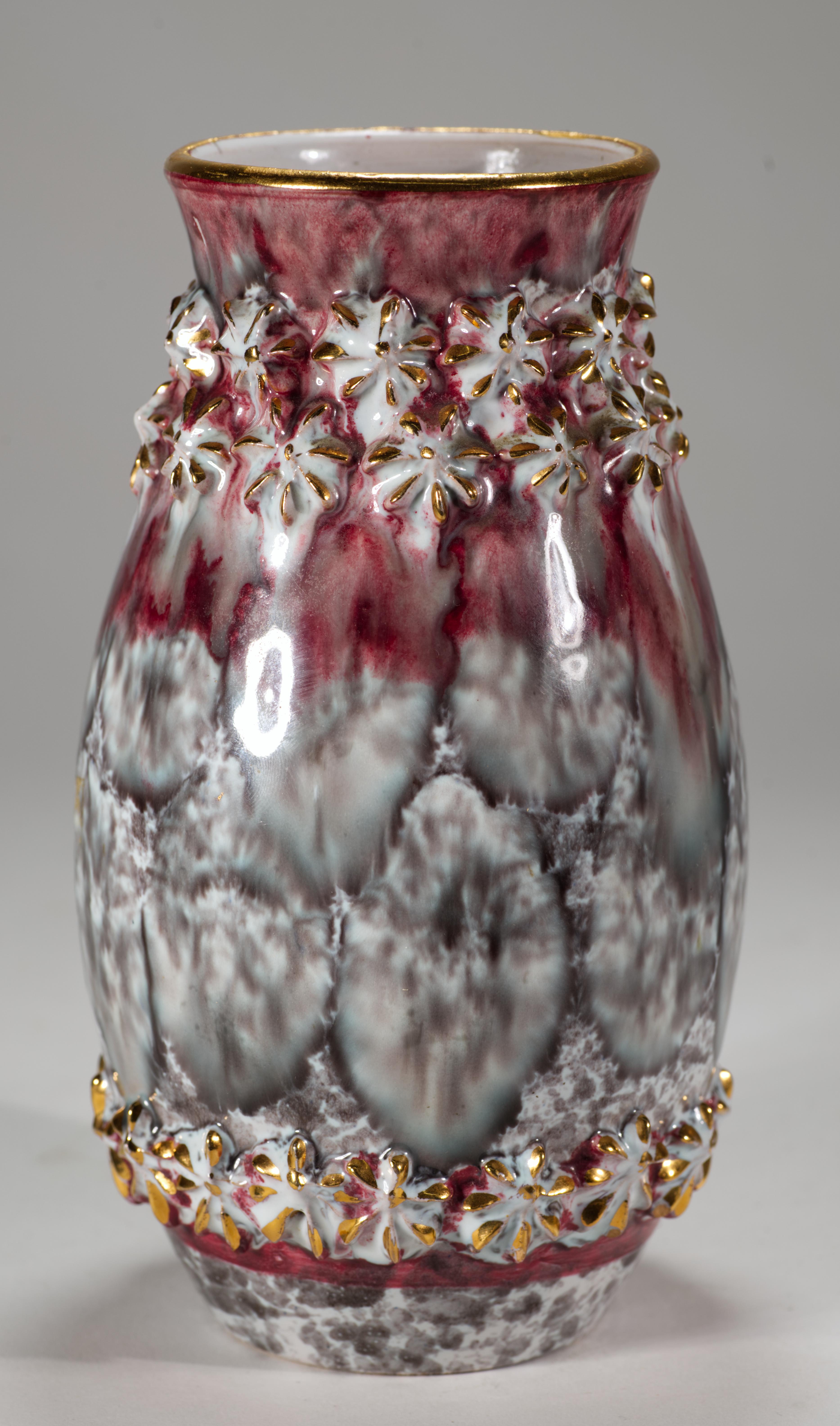Mid-Century Modern Vase en majolique Fratelli Fanciullacci avec décor en relief, Italie, milieu du siècle dernier en vente