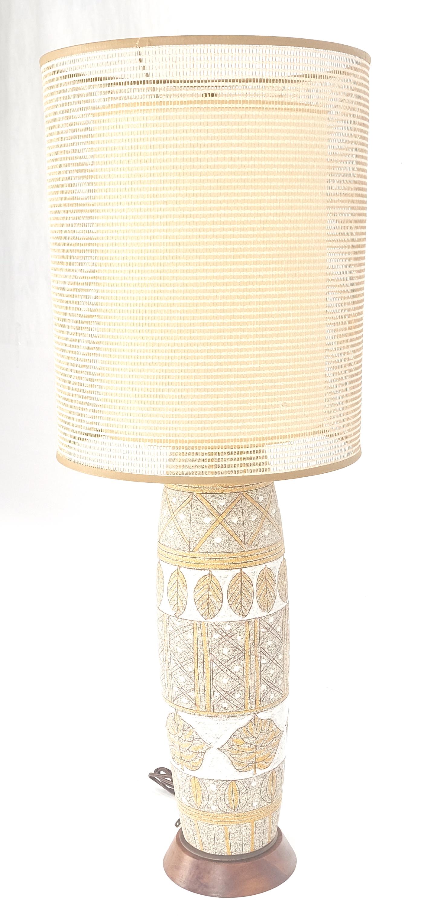 Italian Fratelli Fanciullacci  Ramor Pottery Table Lamp Original Shade Walnut Base MINT For Sale