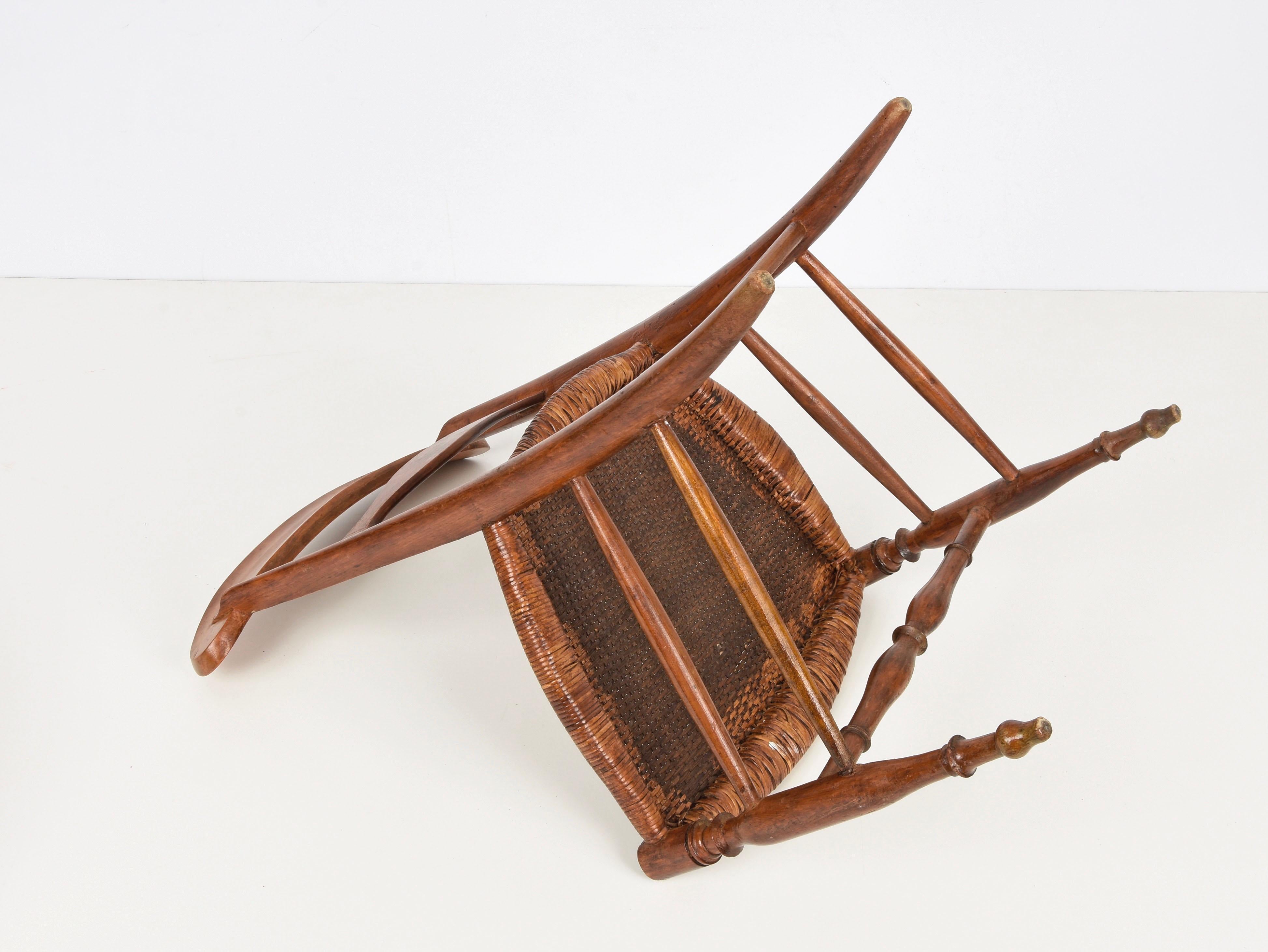 Chaise italienne « Campanino » en bois de noyer pour enfants de Fratelli Levaggi, Chiavari 1950 en vente 5