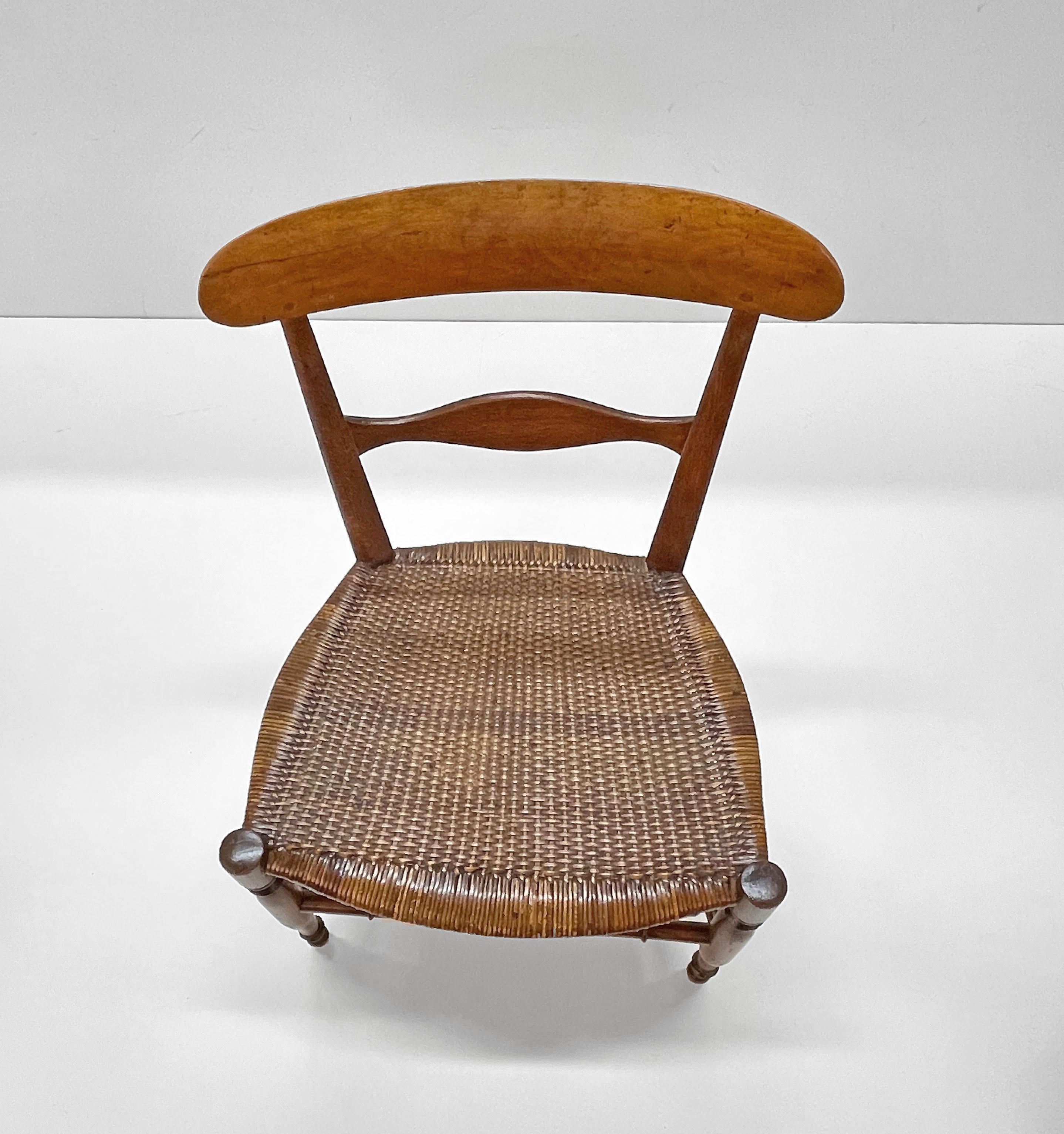 Chaise italienne « Campanino » en bois de noyer pour enfants de Fratelli Levaggi, Chiavari 1950 en vente 8