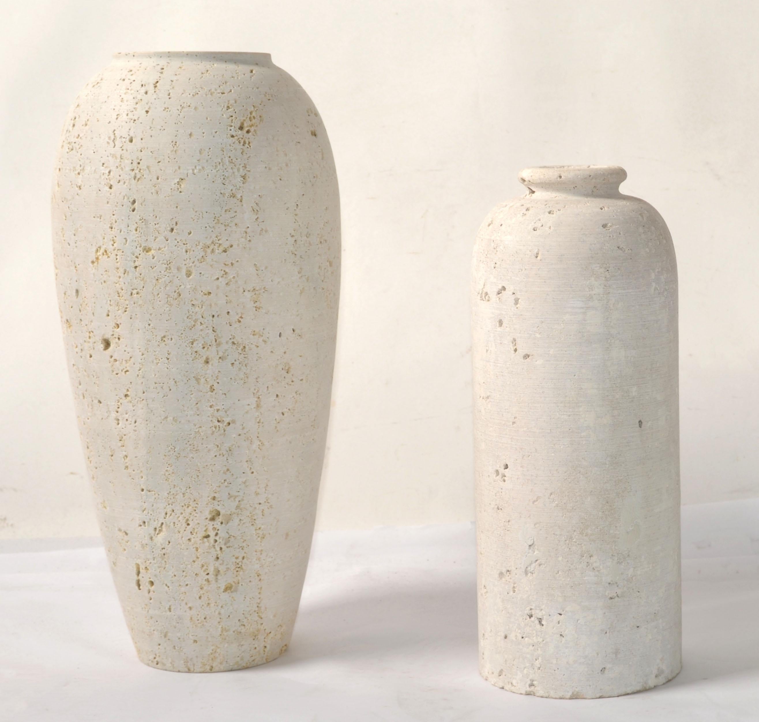 Fratelli Manelli Stil Venetia Classic Travertin Stein Kegel Vase Raymor Italien (20. Jahrhundert) im Angebot