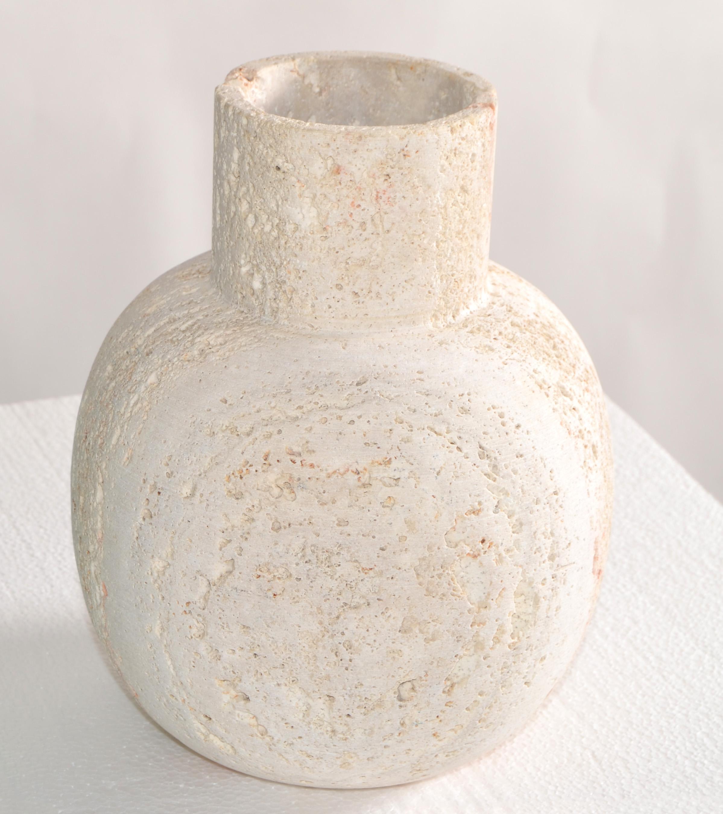 Fratelli Manelli Style Venetia Classic Travertine Stone Round Vase Raymor Italy  In Good Condition For Sale In Miami, FL