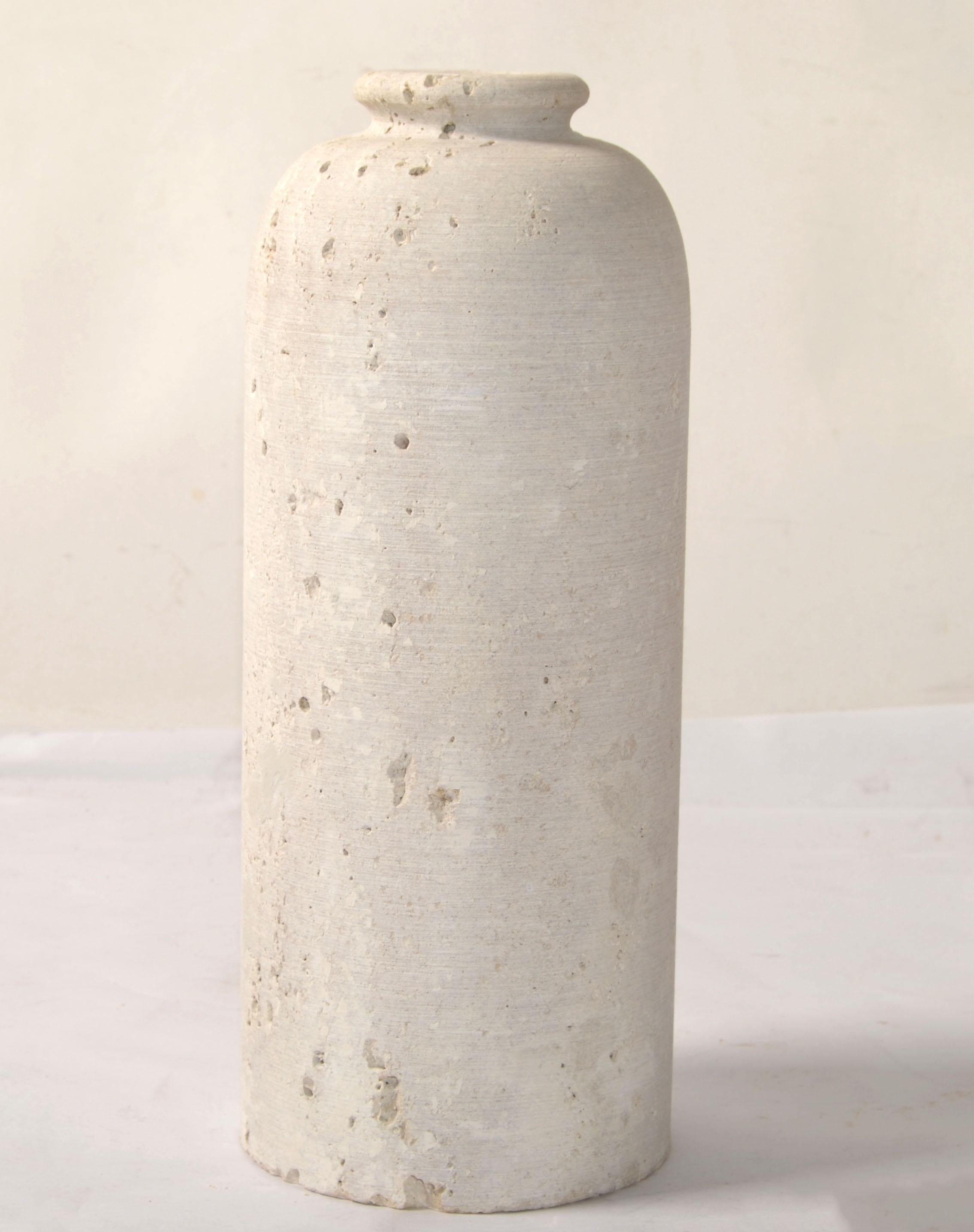 Mid-Century moderno Fratelli Manelli Style Venetia Travertino Pietra Bottiglia Vaso Raymor Italia in vendita
