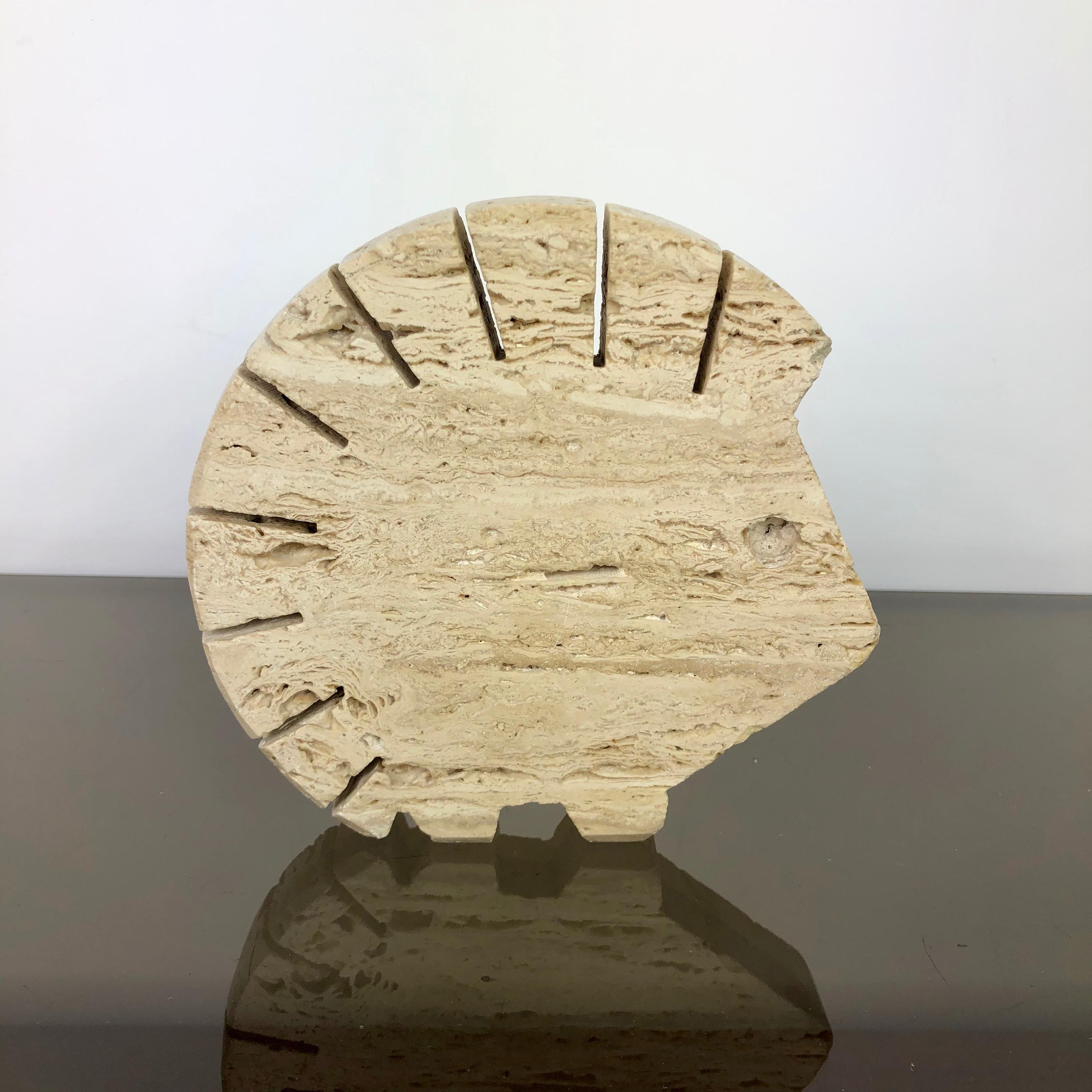 Letter holder or paperweight in travertine in the shape of a porcupine made by the Italians Fratelli Mannelli.