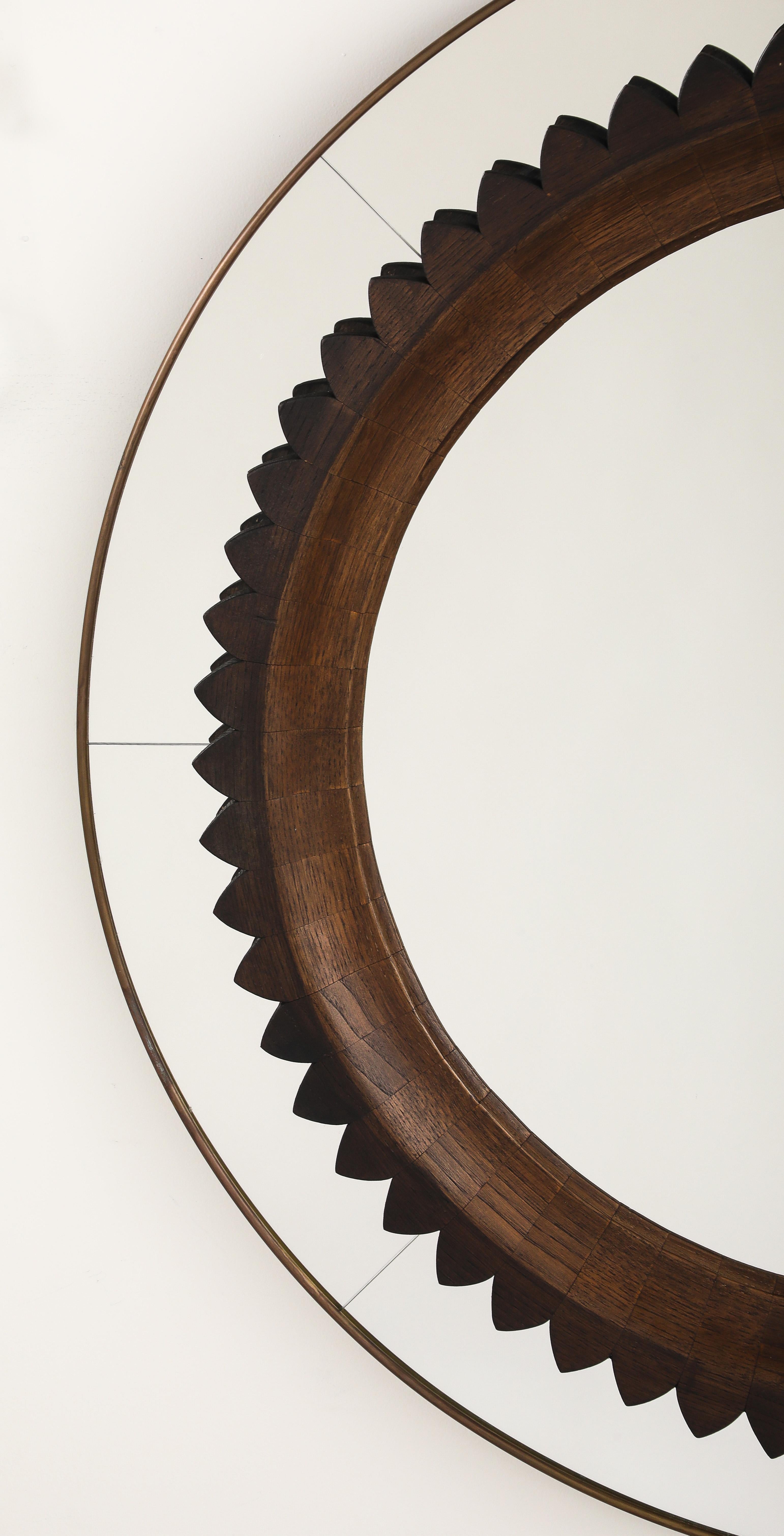 italien Miroir en noyer sculpté à la main par Fratelli Marelli pour Framar, Italie, vers 1940 en vente