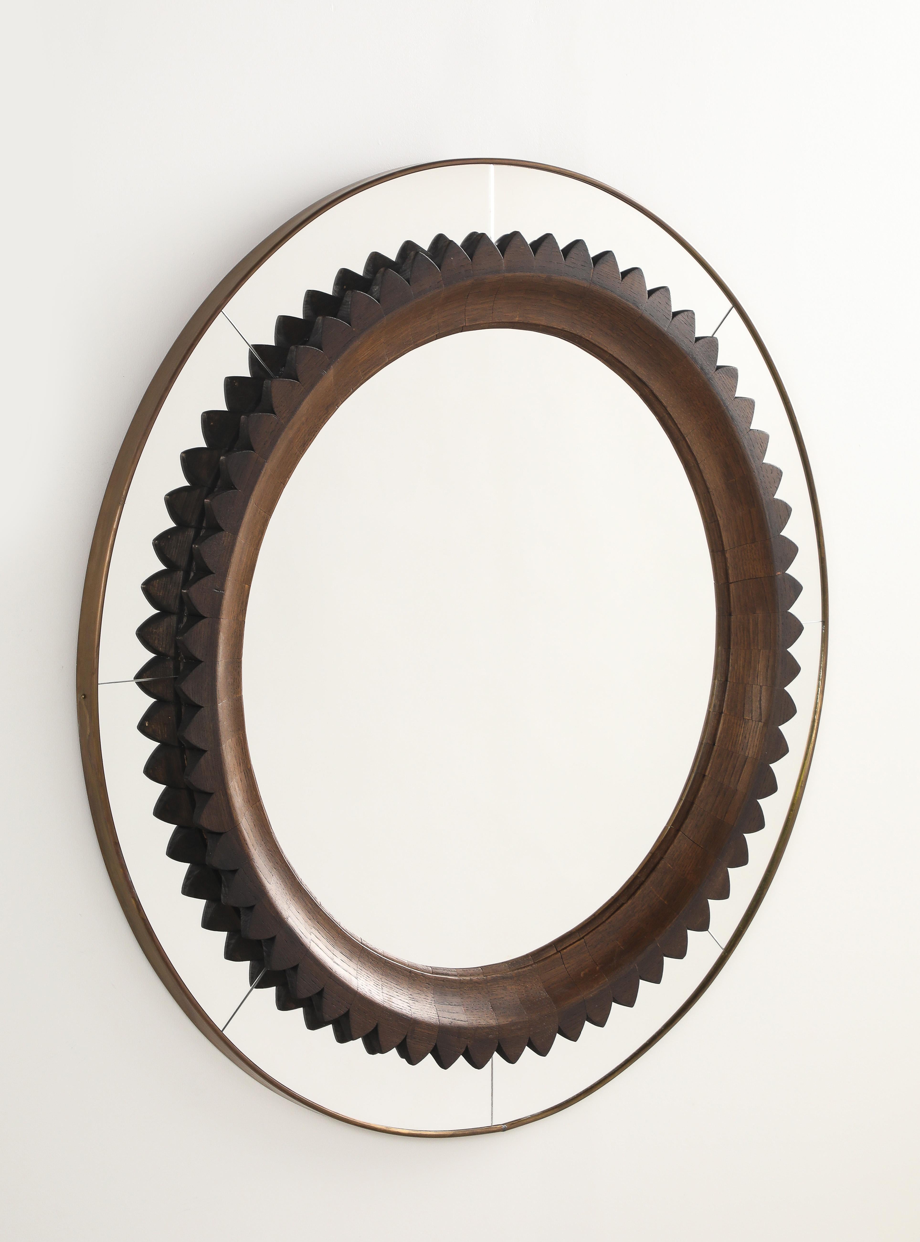 Milieu du XXe siècle Miroir en noyer sculpté à la main par Fratelli Marelli pour Framar, Italie, vers 1940 en vente