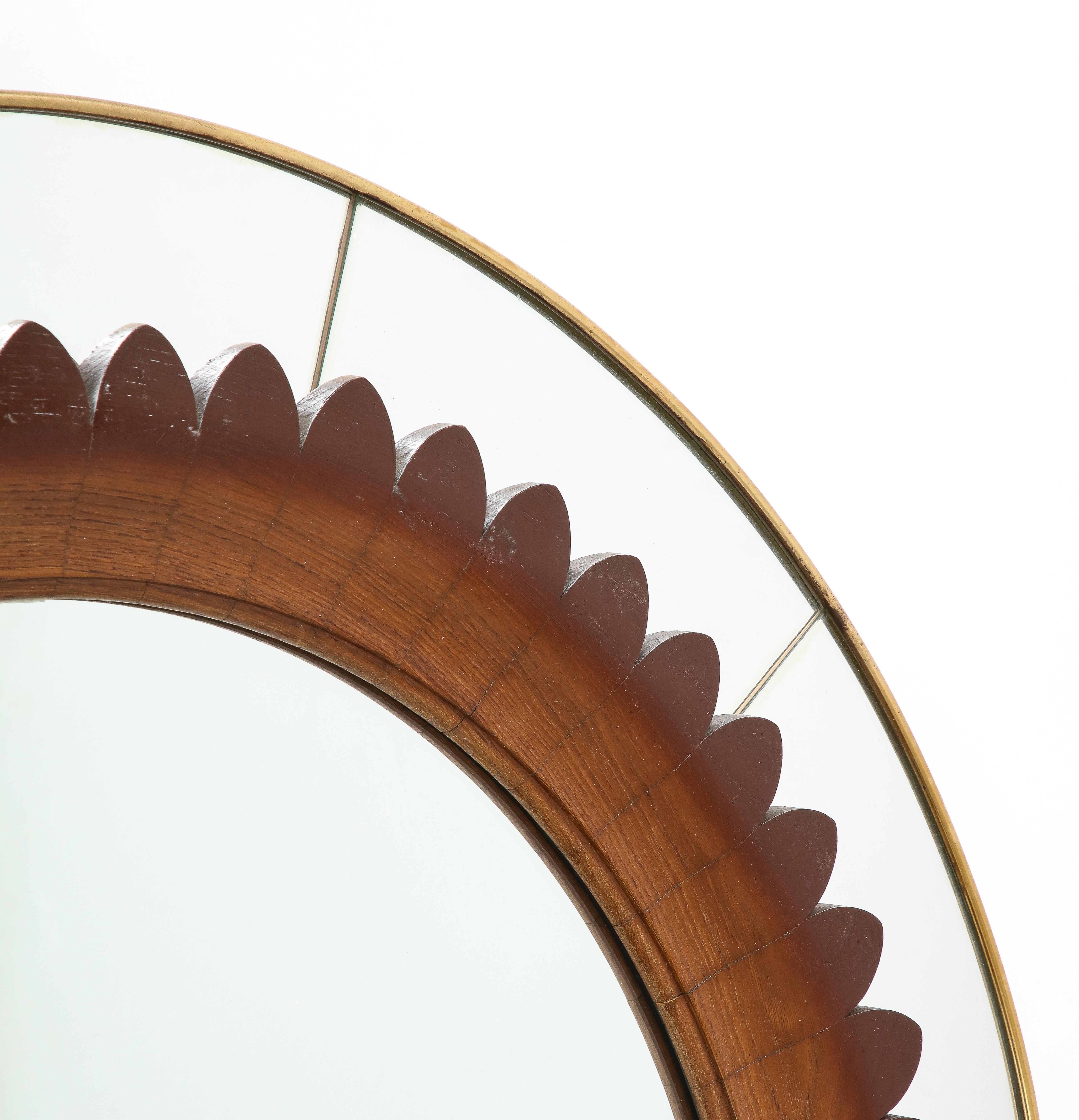 Fratelli Marelli Rare Round Carved Walnut and Brass Wall Mirror, Italy, 1950s In Good Condition For Sale In New York, NY