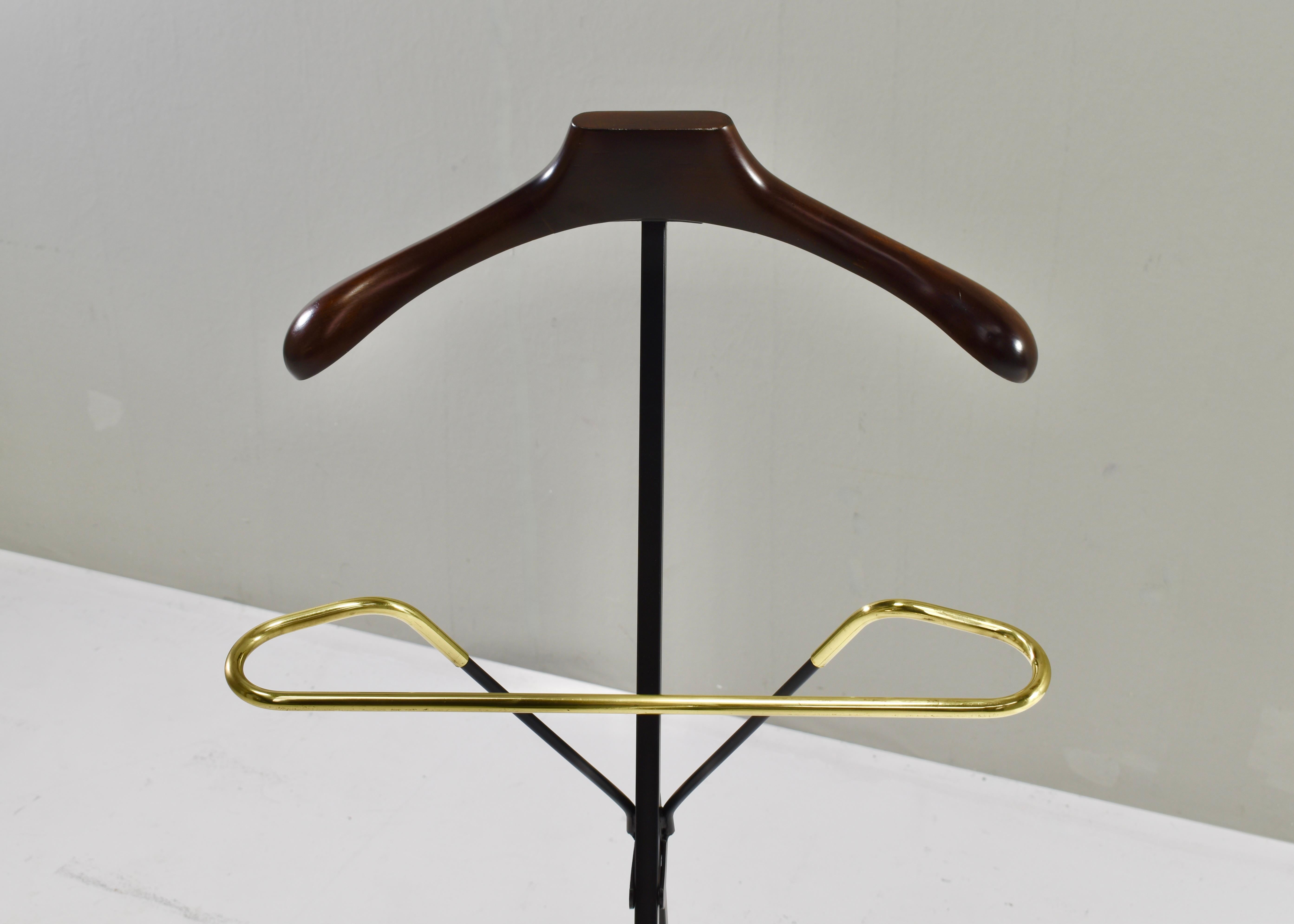 Fratelli Reguitti folding valet stand / suit rack in brass, Italy – circa 1 For Sale 3