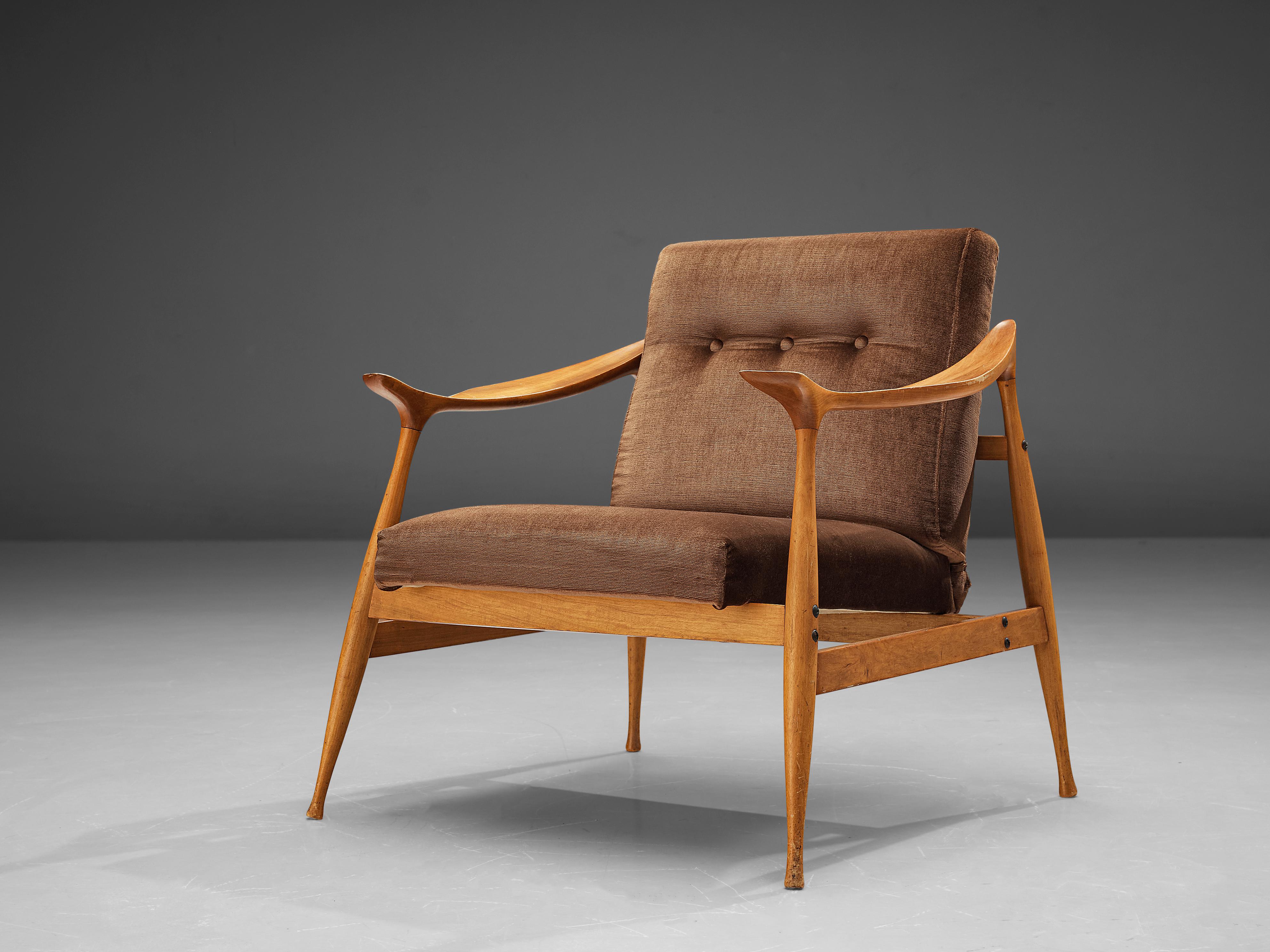 Fratelli Reguitti, lounge chair model 'Lord', walnut, velvet upholstery, Italy, designed in 1959

Beautiful lounge chair in solid walnut by Fratelli Reguitti. The wooden frame has a beautiful detailed and organic shaped design. The high cylindrical