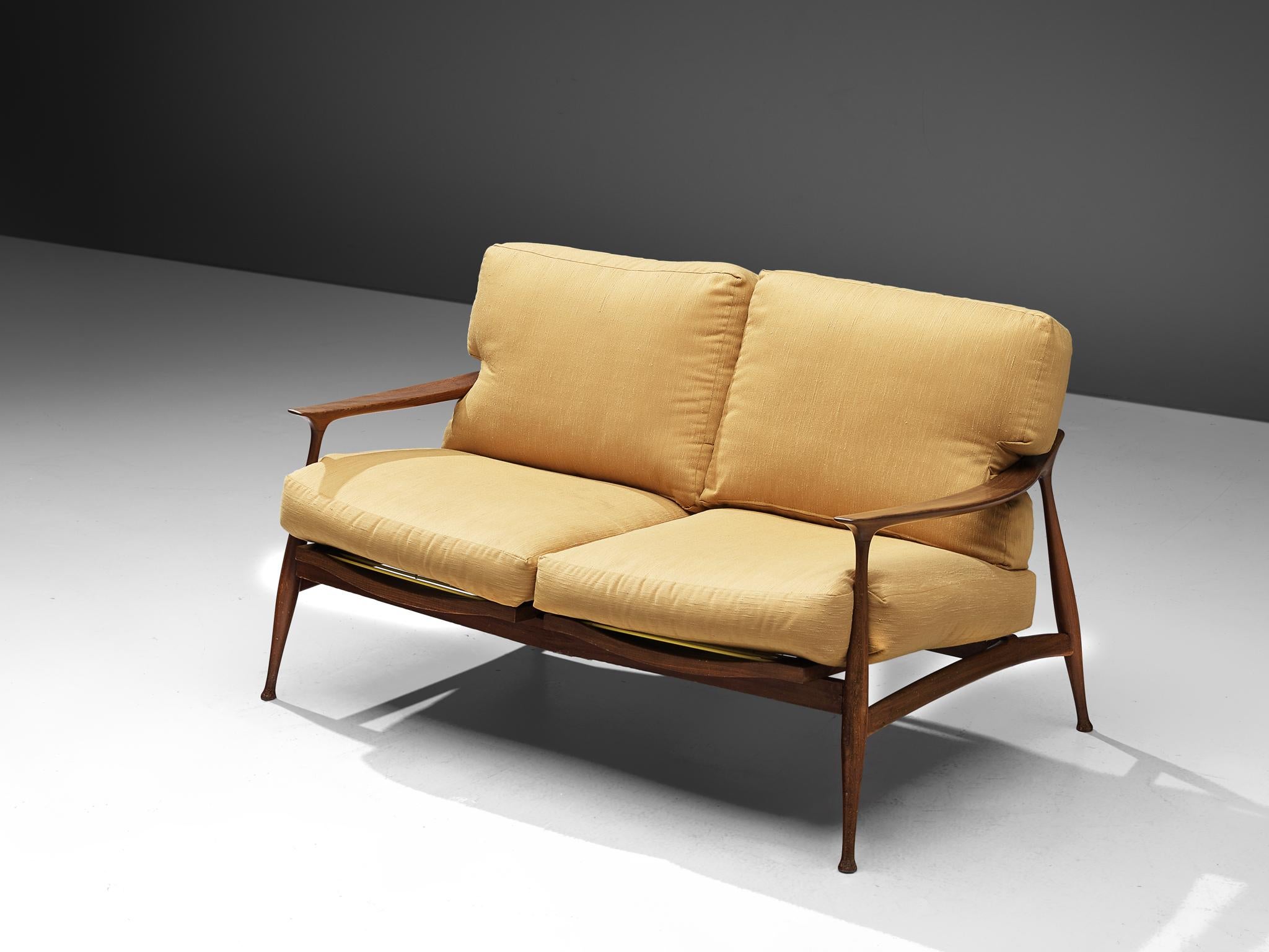 Fratelli Reguitti, sofa 'Lord', walnut and fabric, Italy, 1959

Beautiful settee in solid walnut by Fratelli Reguitti. This sofa has a beautiful detailed and organic shaped design. The high cylindrical legs are tapered to the frame, which gives this