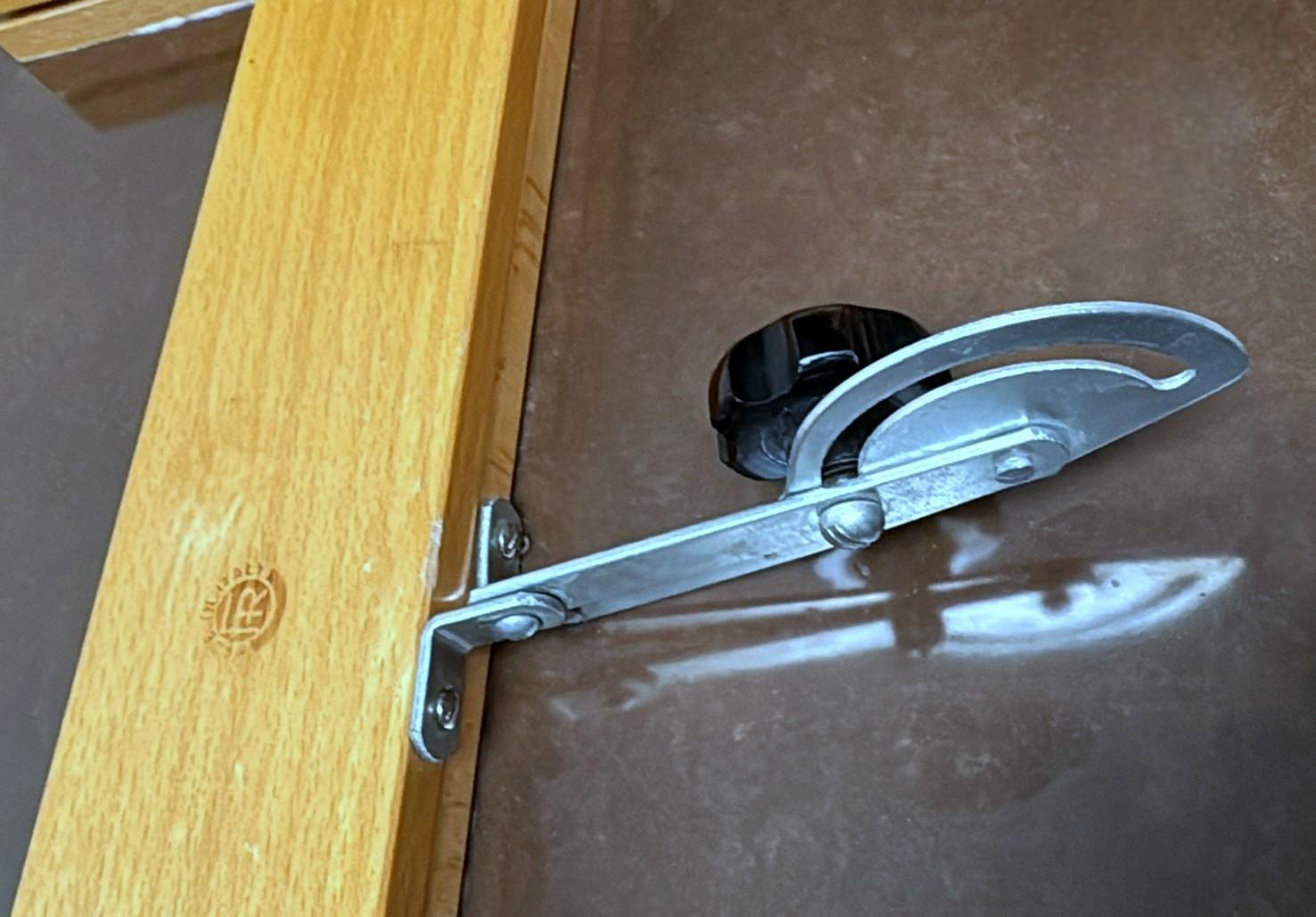 Vassoio per letto regolabile italiano di metà secolo di Fratelli Reguitti in vendita 7