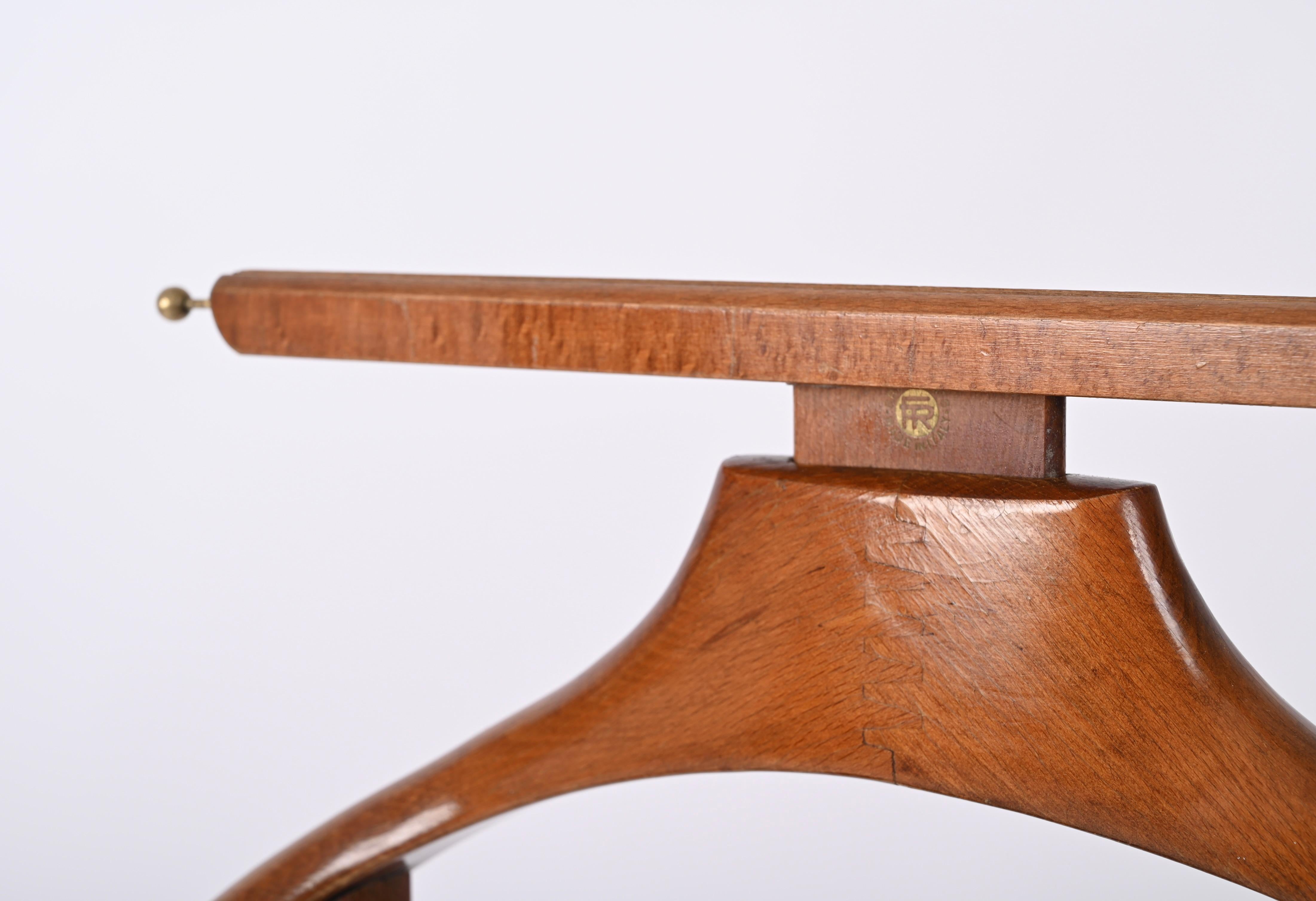 Fratelli Reguitti Midcentury Valet Stand in Beechwood and Brass, Italy, 1960s 4