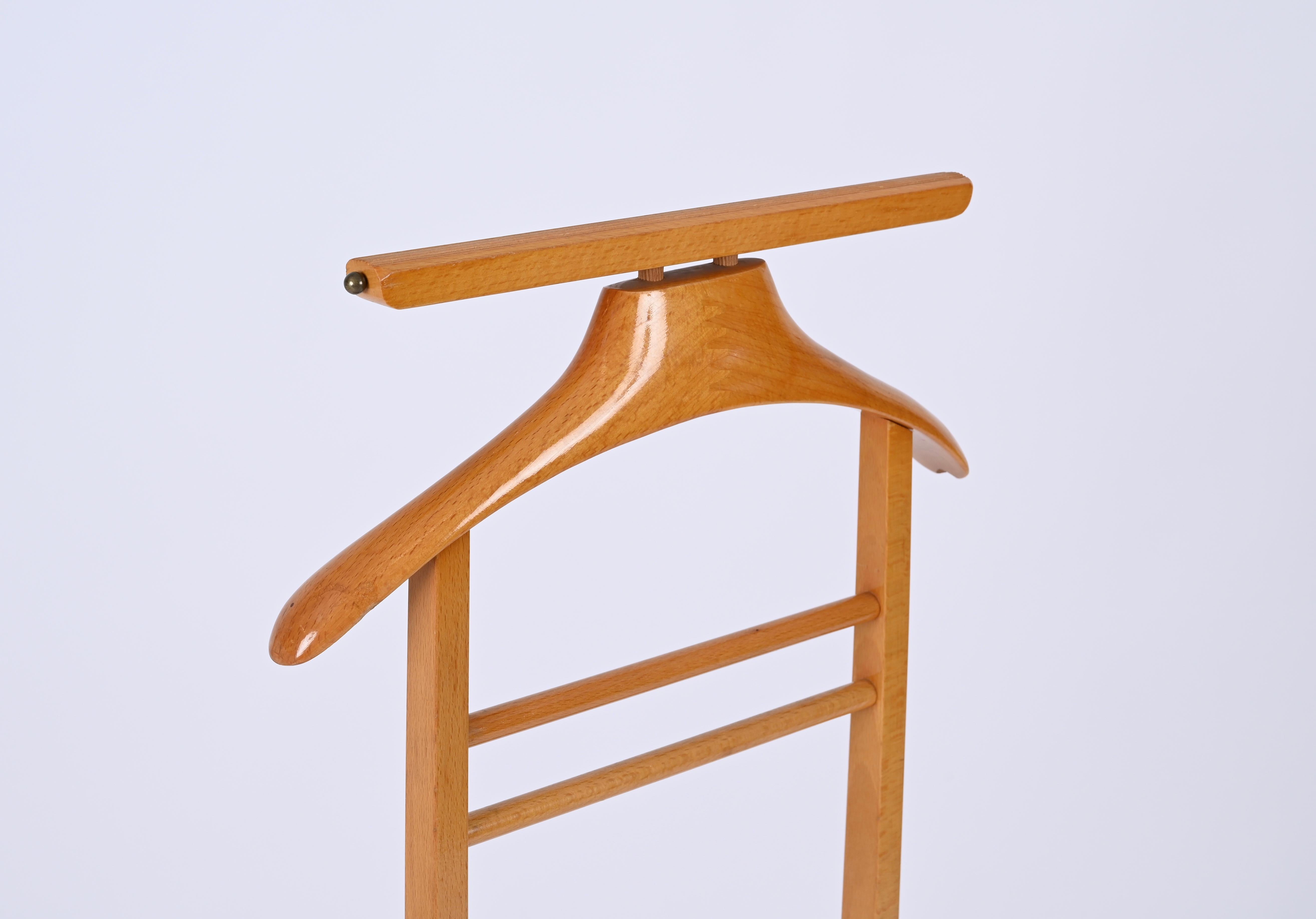 Mid-Century Modern Fratelli Reguitti Midcentury Valet Stand in Beechwood and Brass, Italy, 1960s For Sale