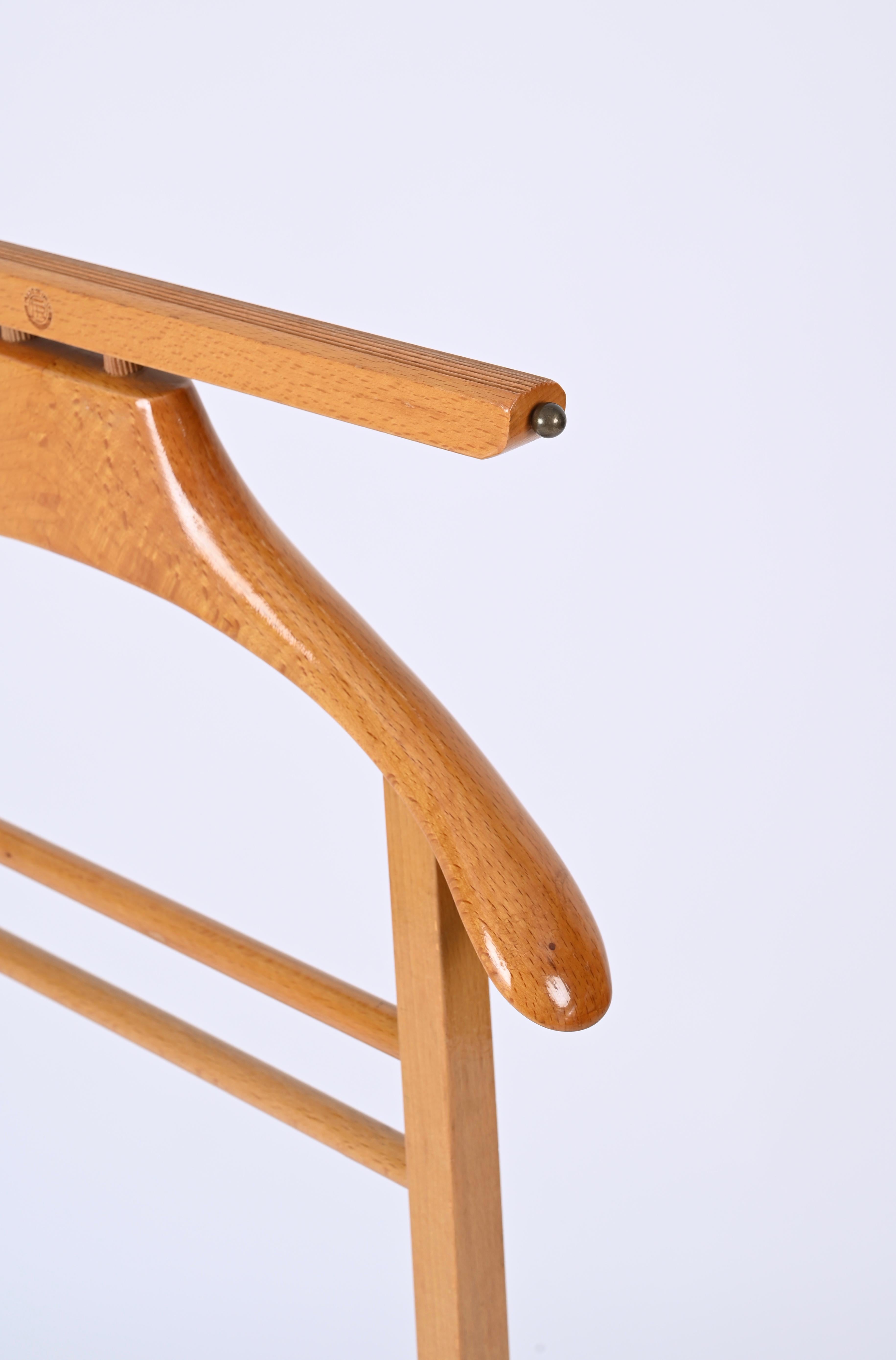 Hand-Crafted Fratelli Reguitti Midcentury Valet Stand in Beechwood and Brass, Italy, 1960s