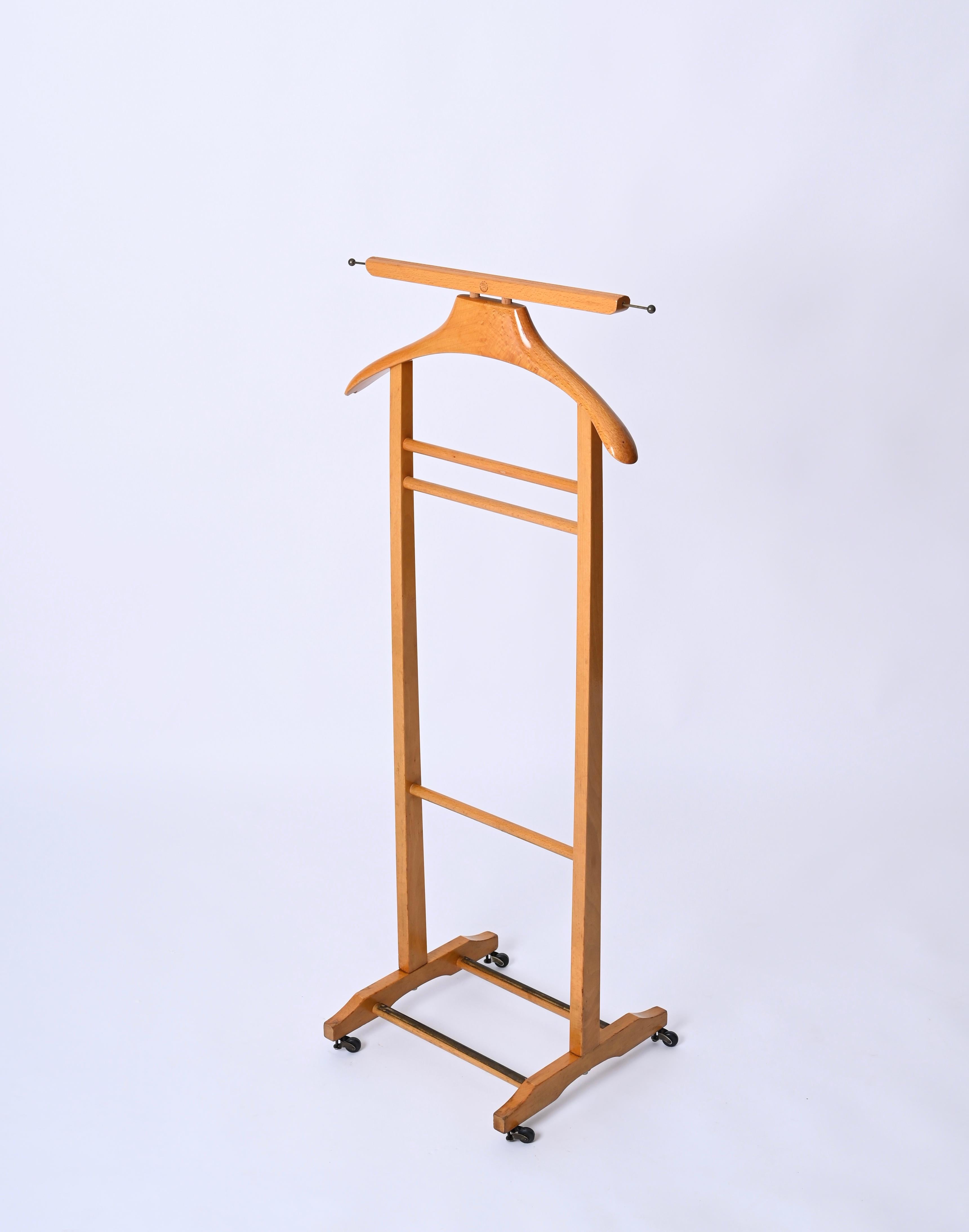 20th Century Fratelli Reguitti Midcentury Valet Stand in Beechwood and Brass, Italy, 1960s For Sale