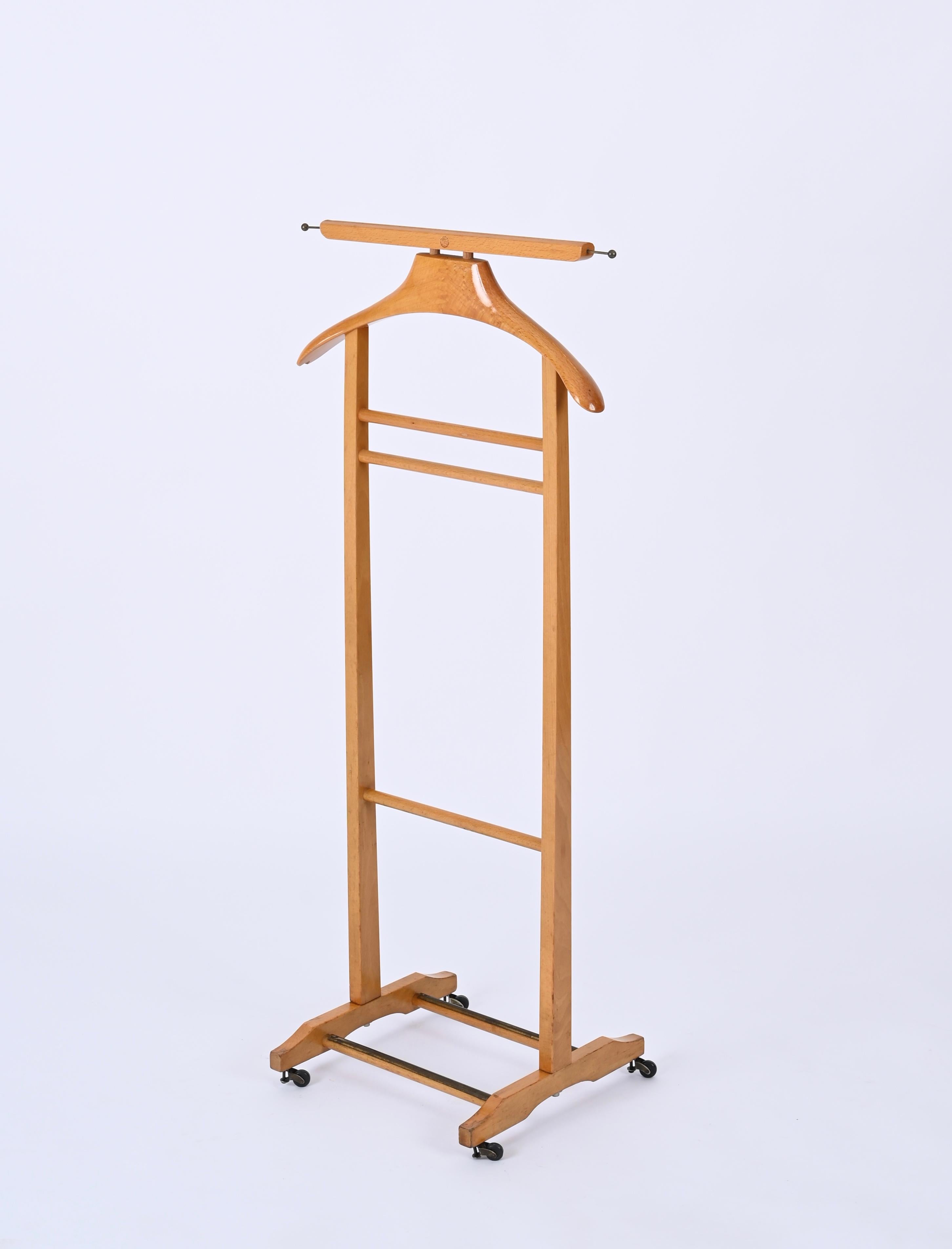 Metal Fratelli Reguitti Midcentury Valet Stand in Beechwood and Brass, Italy, 1960s For Sale