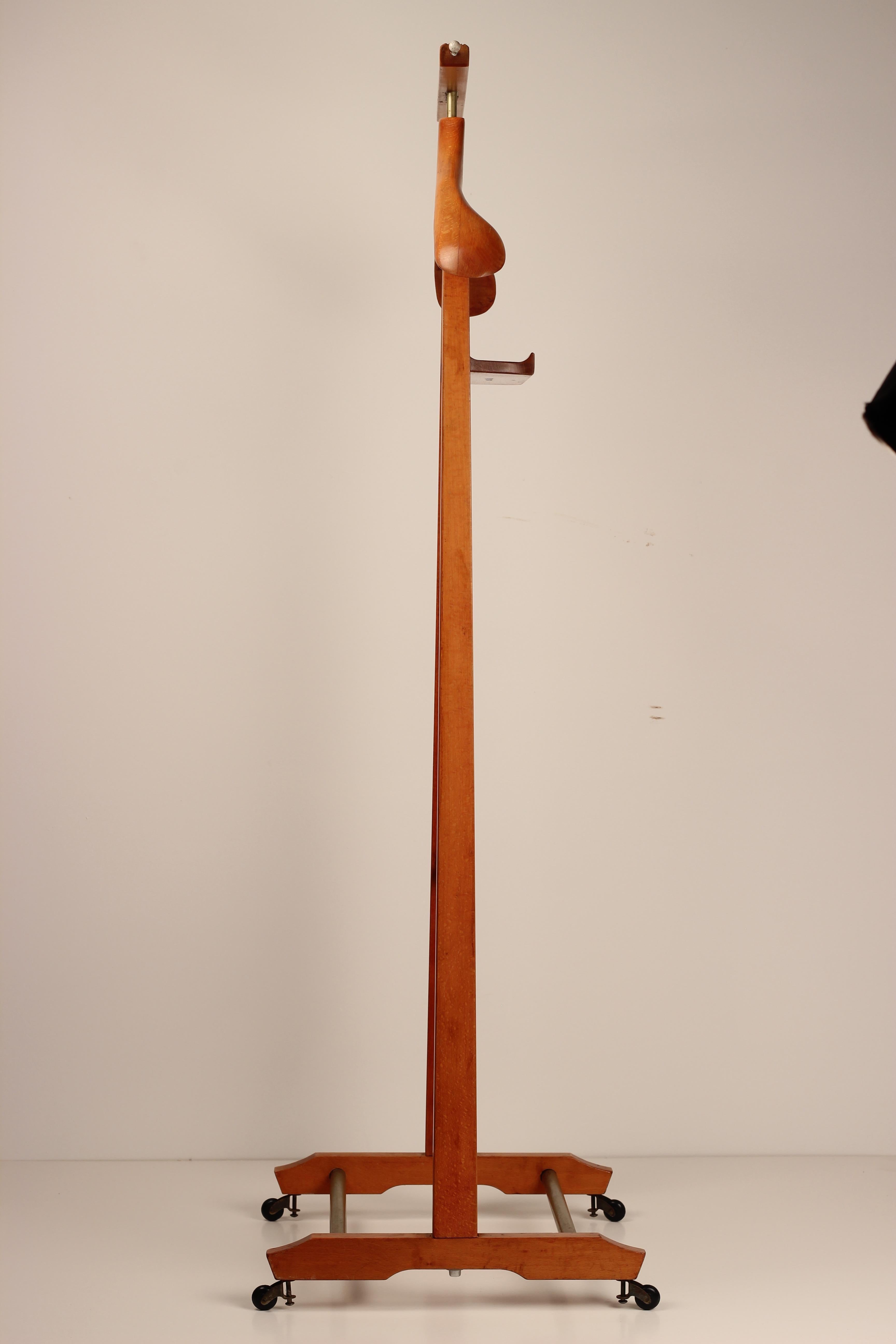 Fratelli Reguitti Modernistischer Valet Stand, Italien, 1950er Jahre im Zustand „Gut“ im Angebot in London, GB