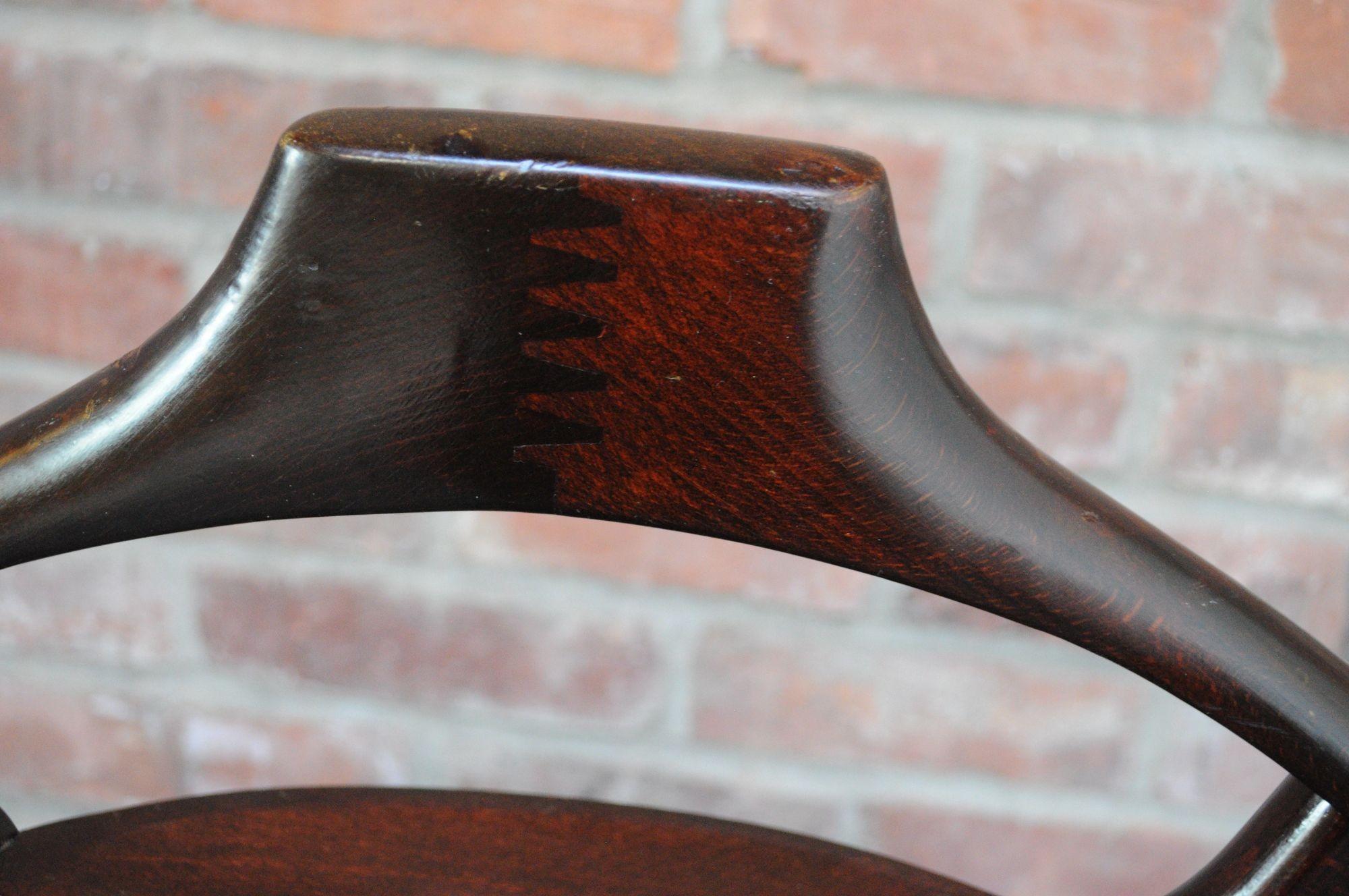 Fratelli Reguitti Sculptural Stained Maple Valet in the Style of Ico Parisi For Sale 2