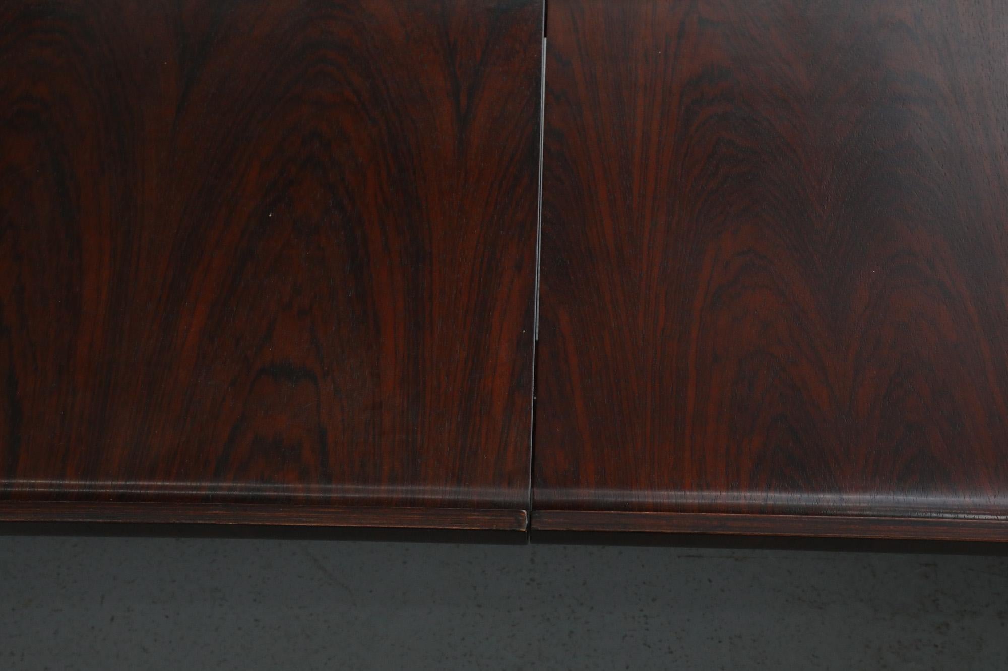 Mesa baja de palisandro estilo Fratelli Reguitti con costados panelados en blanco, años 1960/70 en venta 11