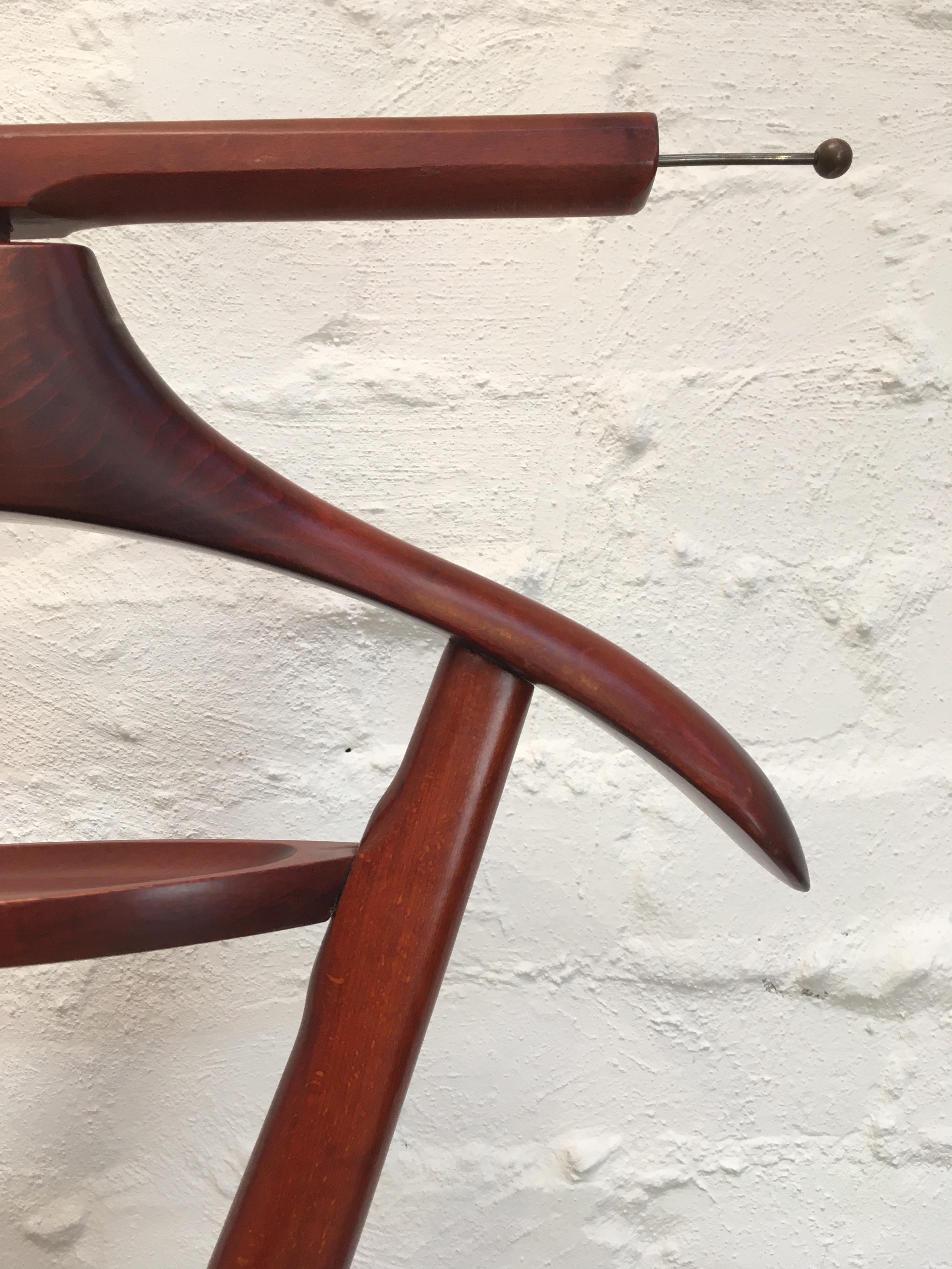 Fratelli Reguitti Valet Stand in the Style of Parisi 1960s Mahogany Beech In Good Condition For Sale In Melbourne, AU