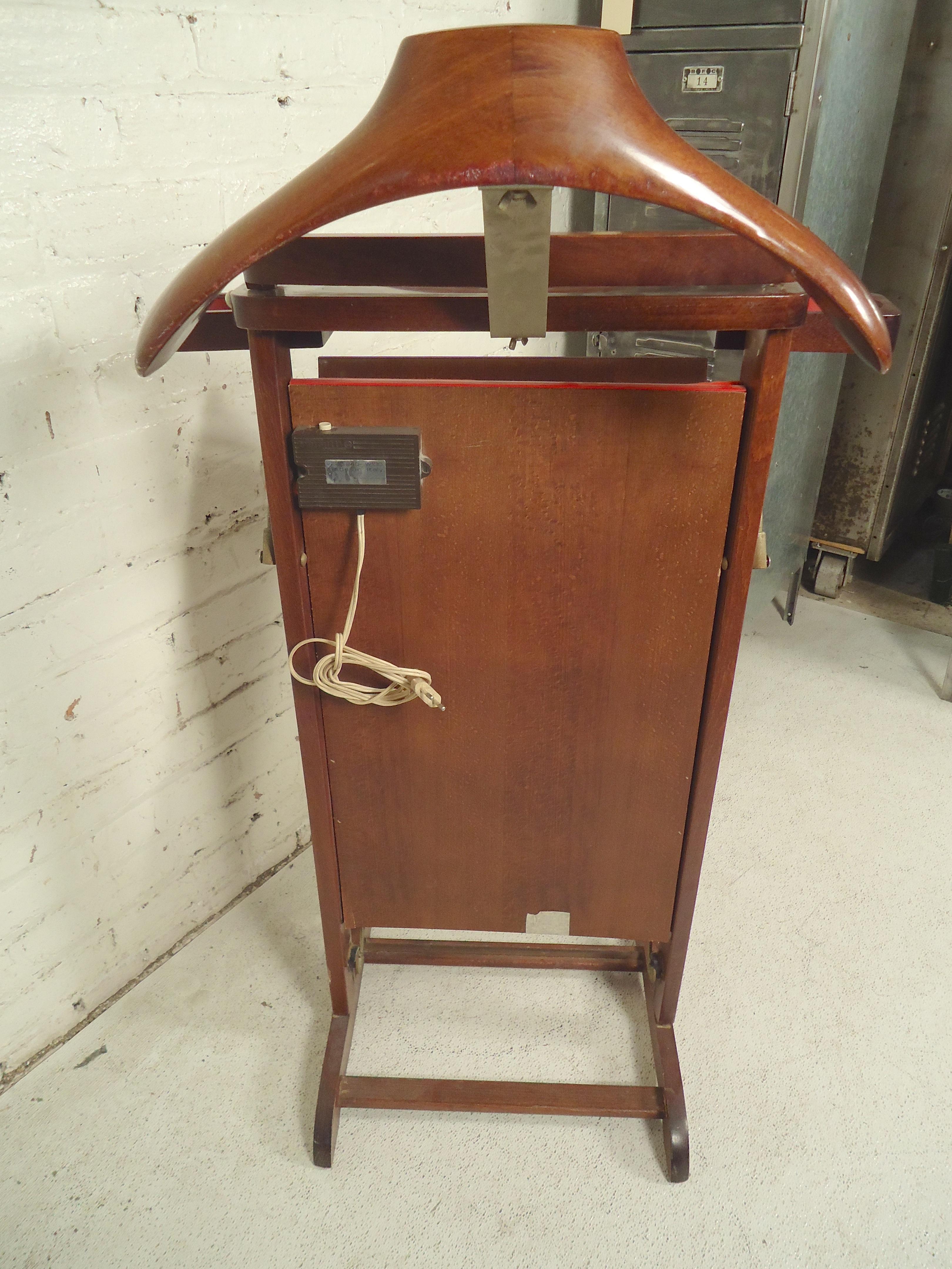 Fratelli Reguitti Valet Stand with Pant Press In Good Condition For Sale In Brooklyn, NY