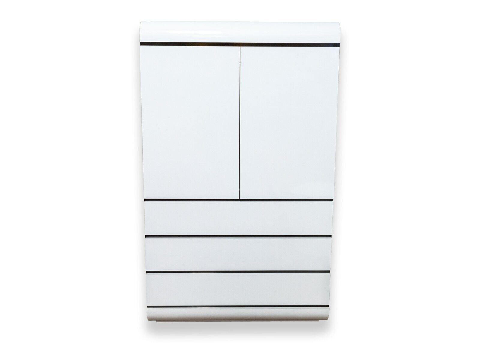 Fratelli Saporiti Contemporary Modern White Lacquered 5pc Bedroom Set In Good Condition For Sale In Keego Harbor, MI