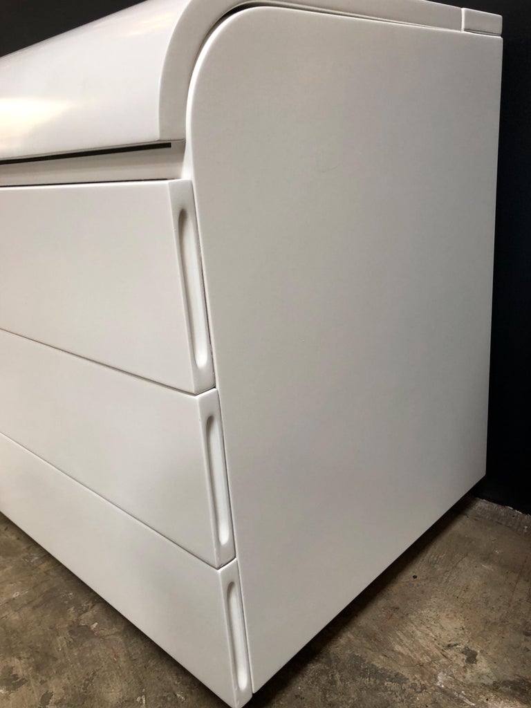 Fratelli Saporiti, Modern White Lacquered Buffet or Cabinet, Italy, 1970s For Sale 2