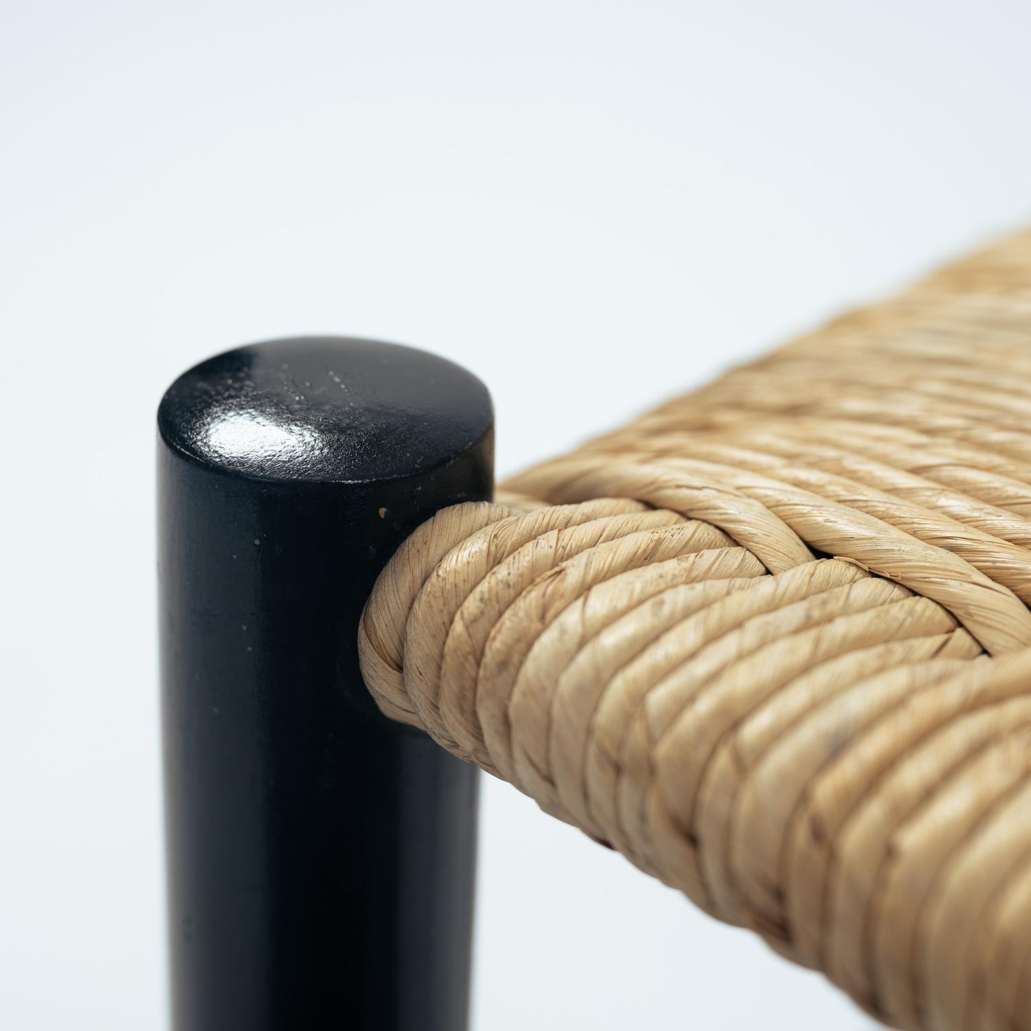 Fratelli Spinetto Chiavari Dining Chairs in black ebonized Wood, Straw, Italy For Sale 4