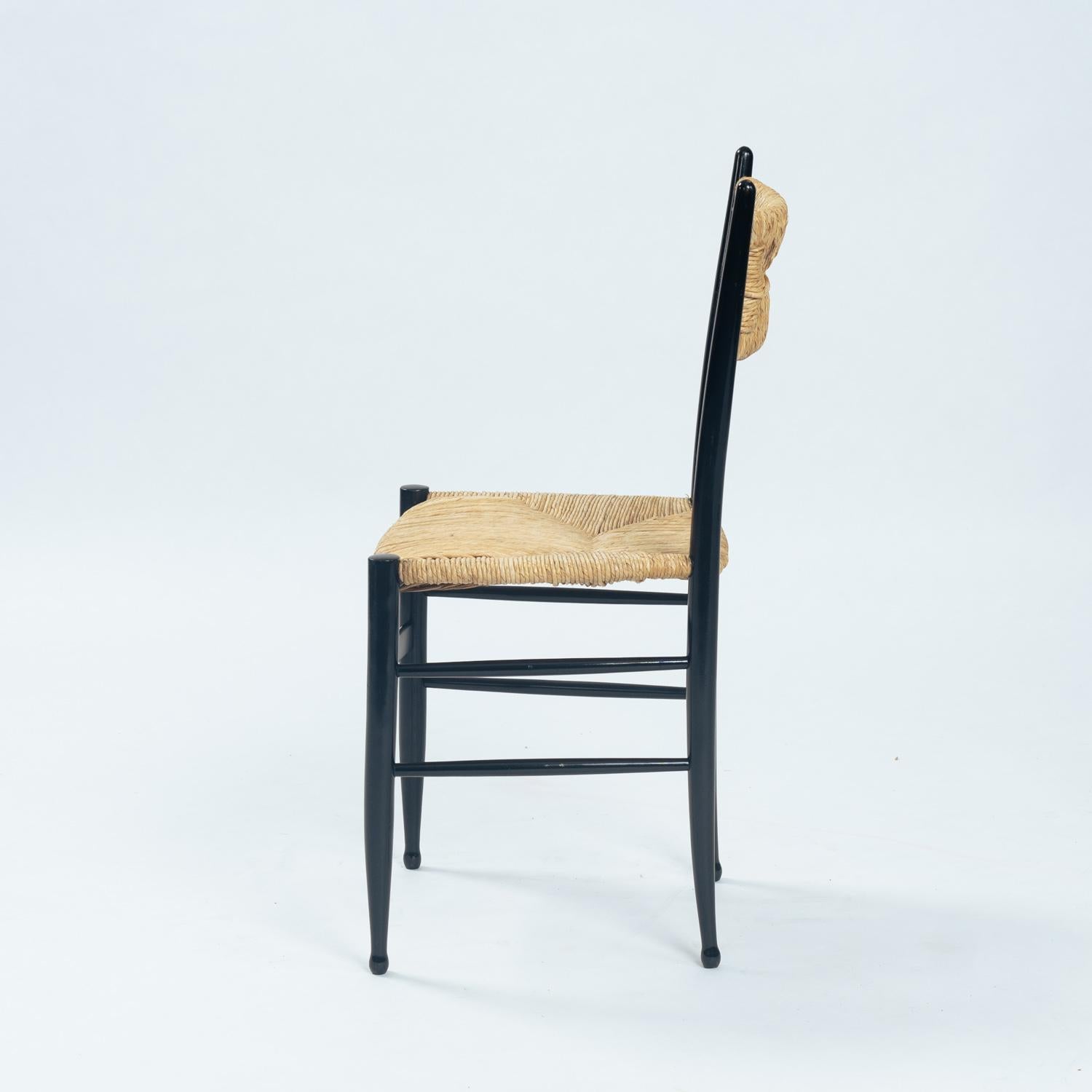 Mid-Century Modern Fratelli Spinetto Chiavari Dining Chairs in black ebonized Wood, Straw, Italy For Sale