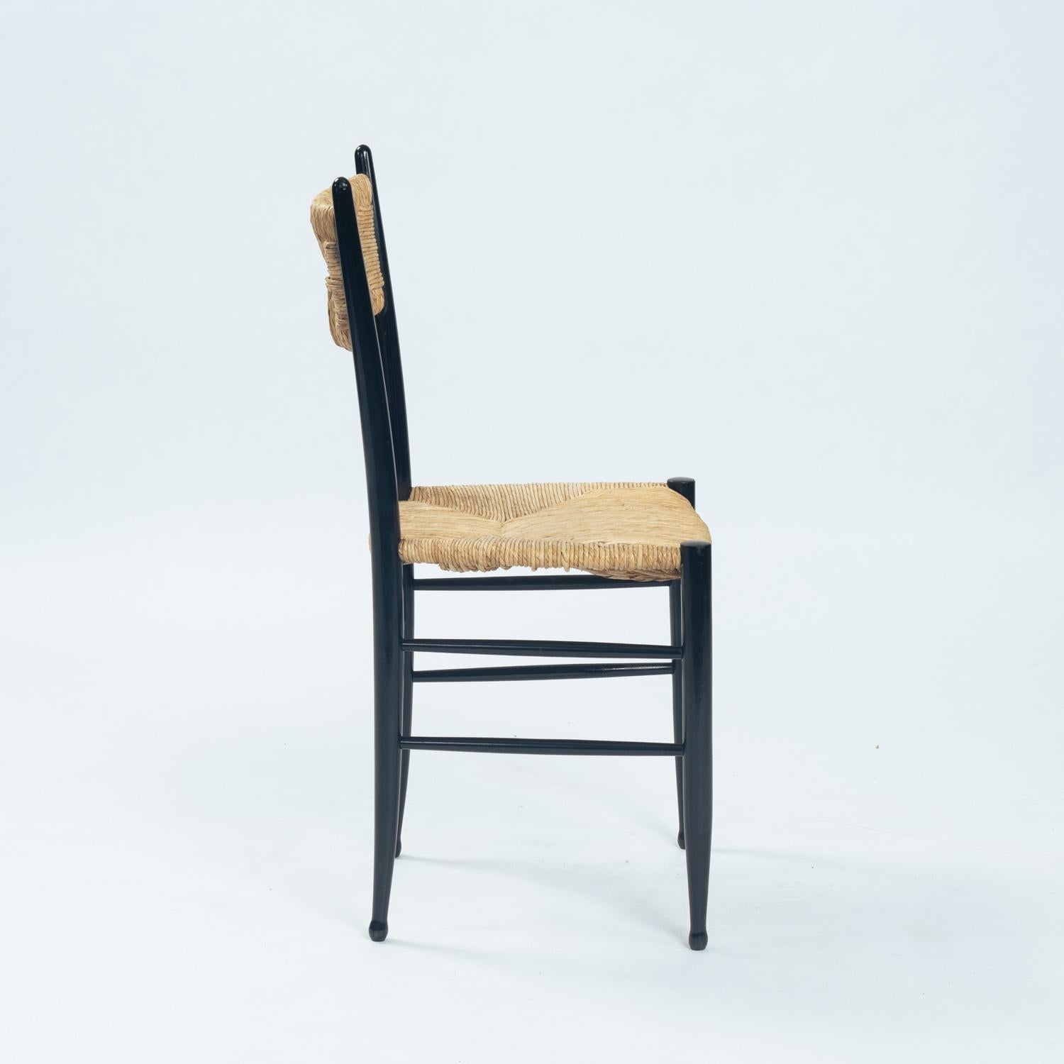 Fratelli Spinetto Chiavari Dining Chairs in black ebonized Wood, Straw, Italy In Good Condition For Sale In Zevenaar, NL