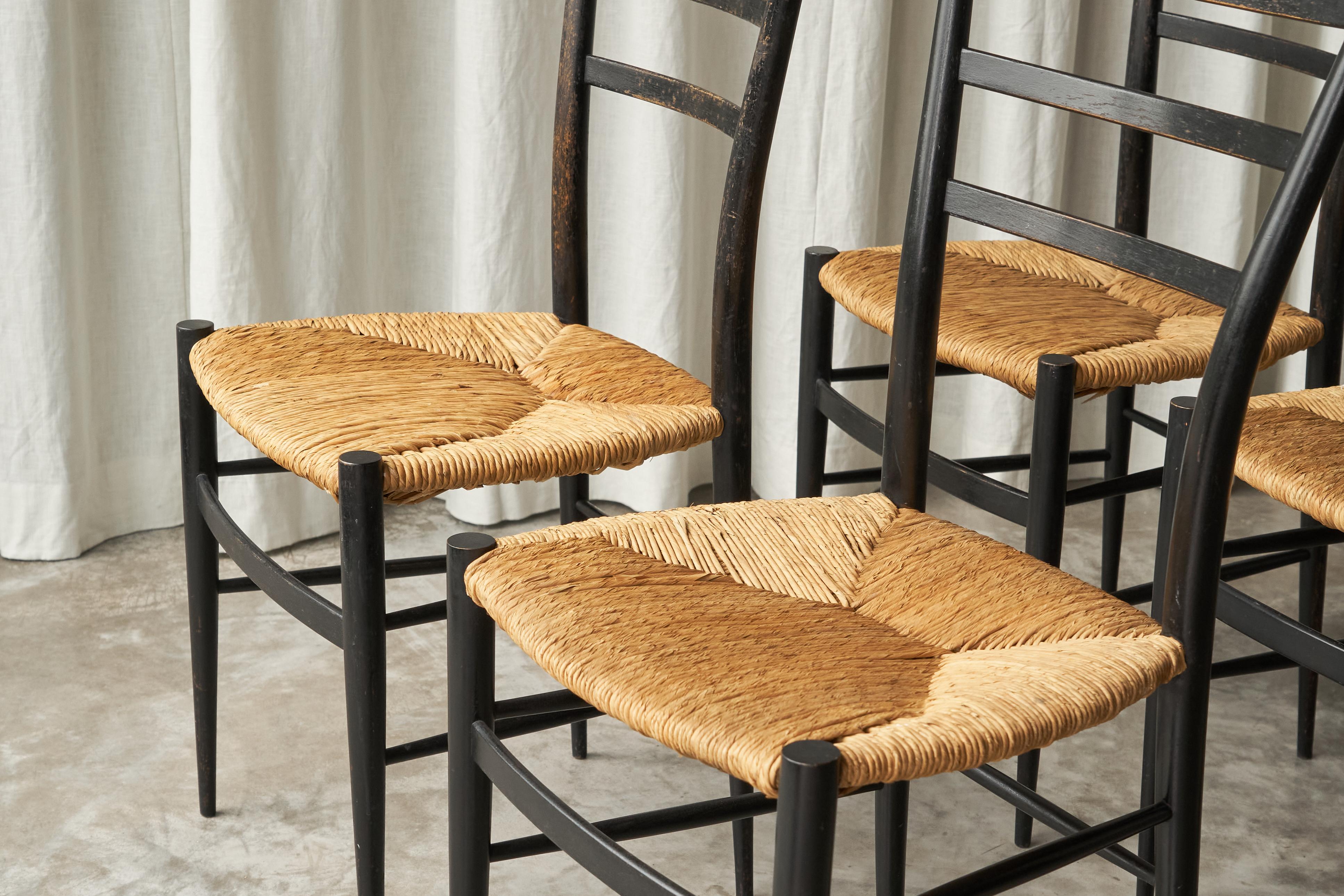 Fratelli Spinetto Chiavari Set di 4 sedie in legno ebanizzato e paglia Italia 1950 4