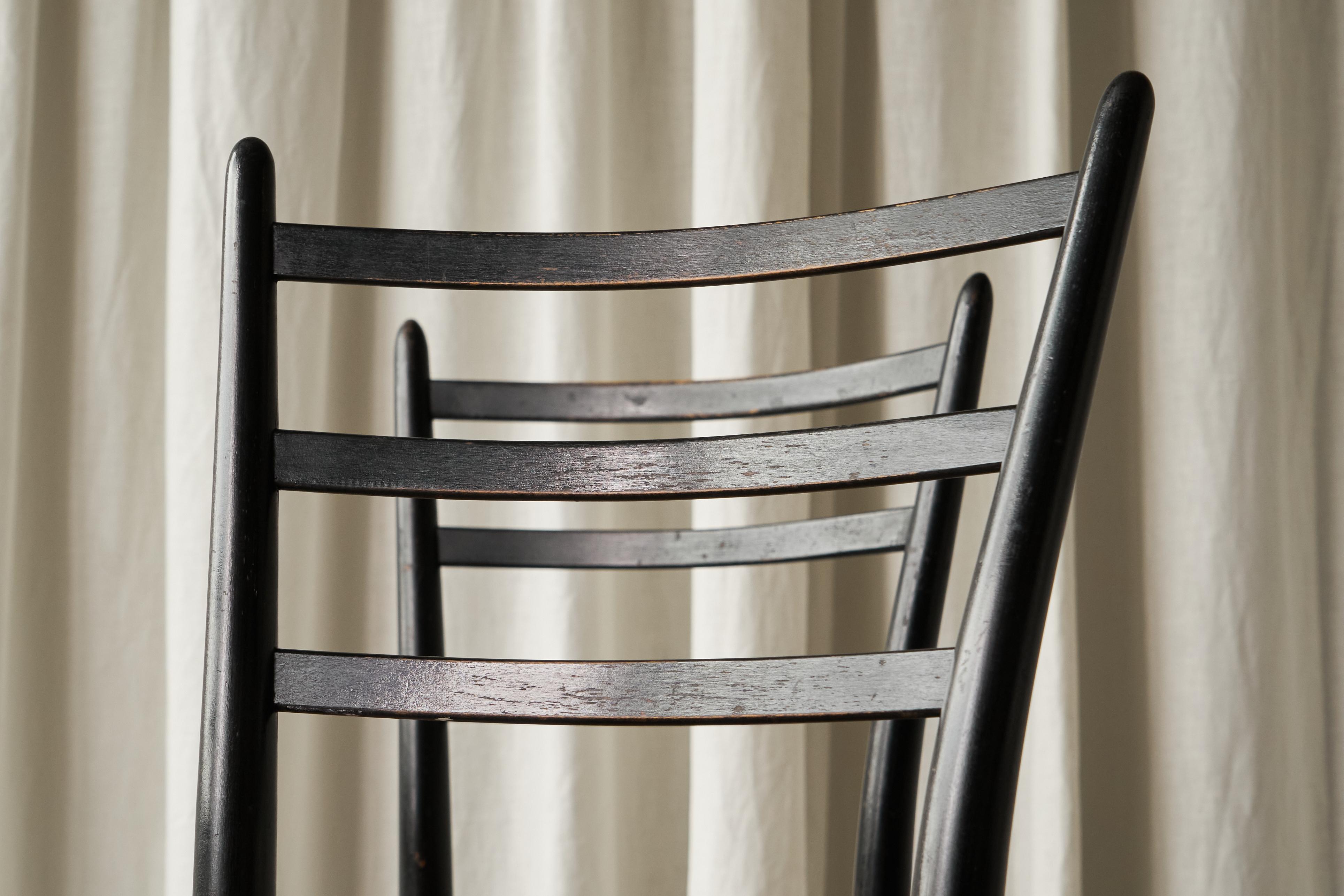 Fratelli Spinetto Chiavari Set di 4 sedie in legno ebanizzato e paglia Italia 1950 1