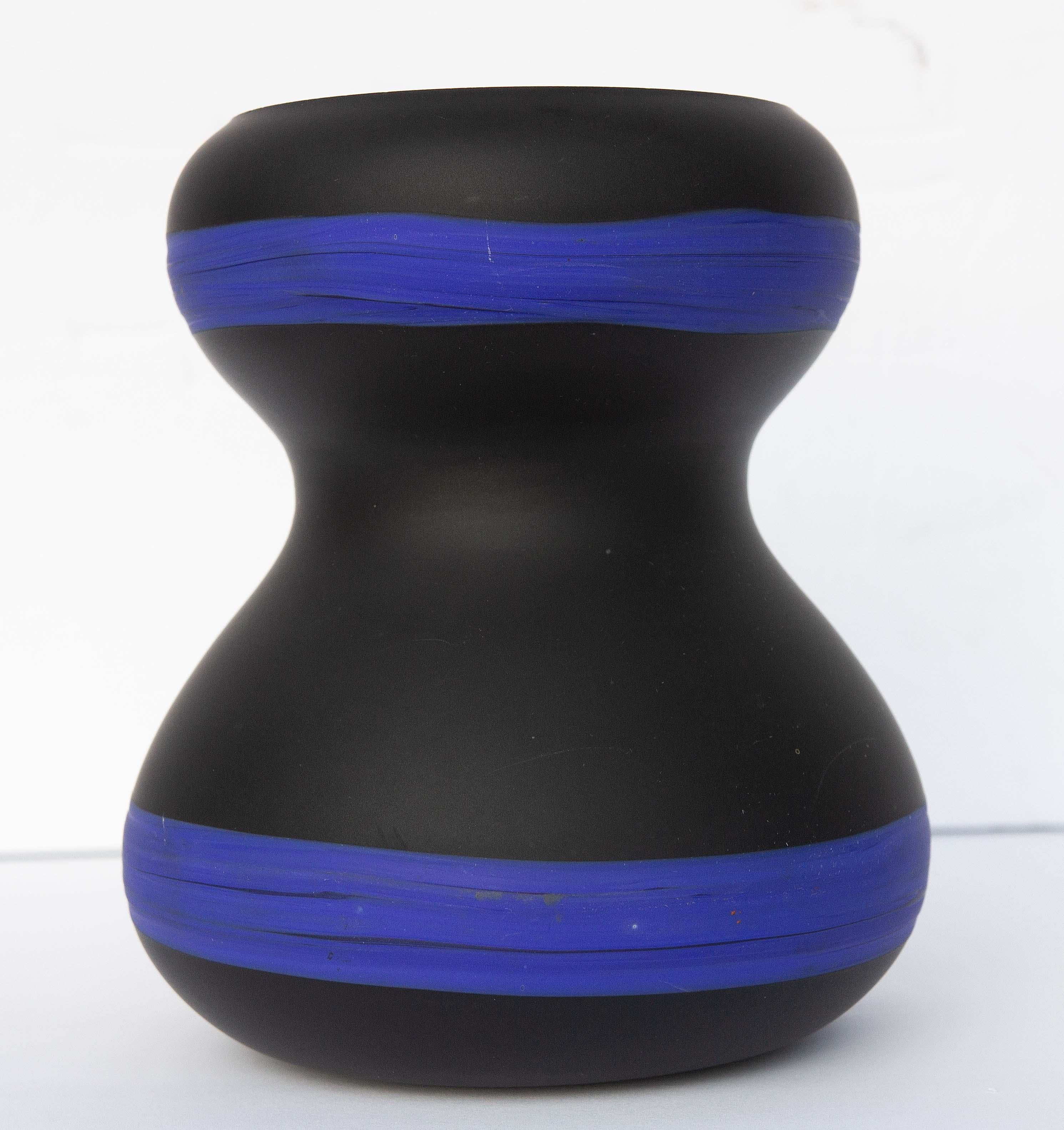 Fratelli Tosa Murano Mid-Century Modern Vase Ebony and Azure Blue In Excellent Condition For Sale In Rochester, NY