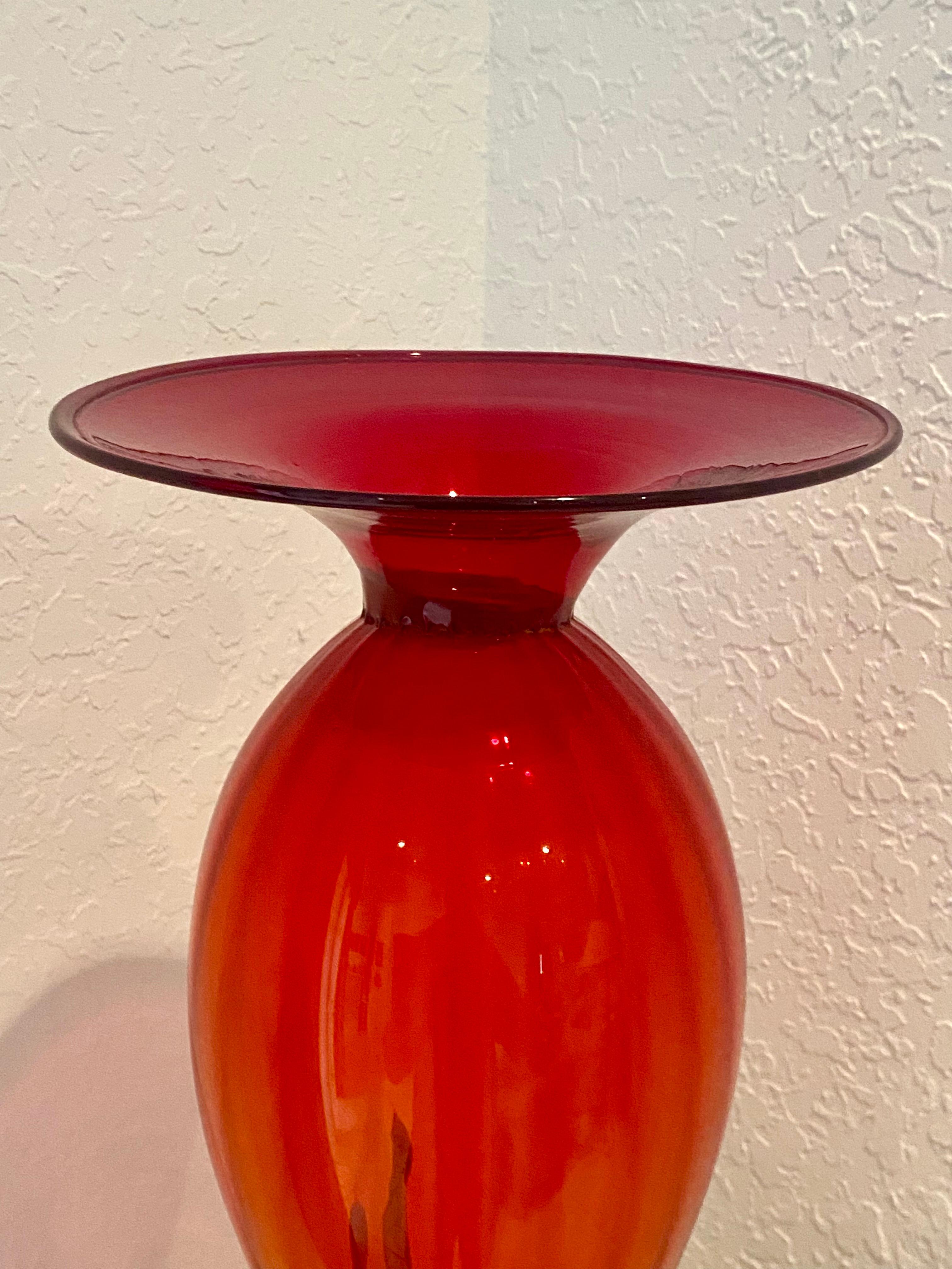 Fratelli Toso  Vaso monumentale in vetro rosso di Murano alto 18 pollici del 1930 in vendita 6