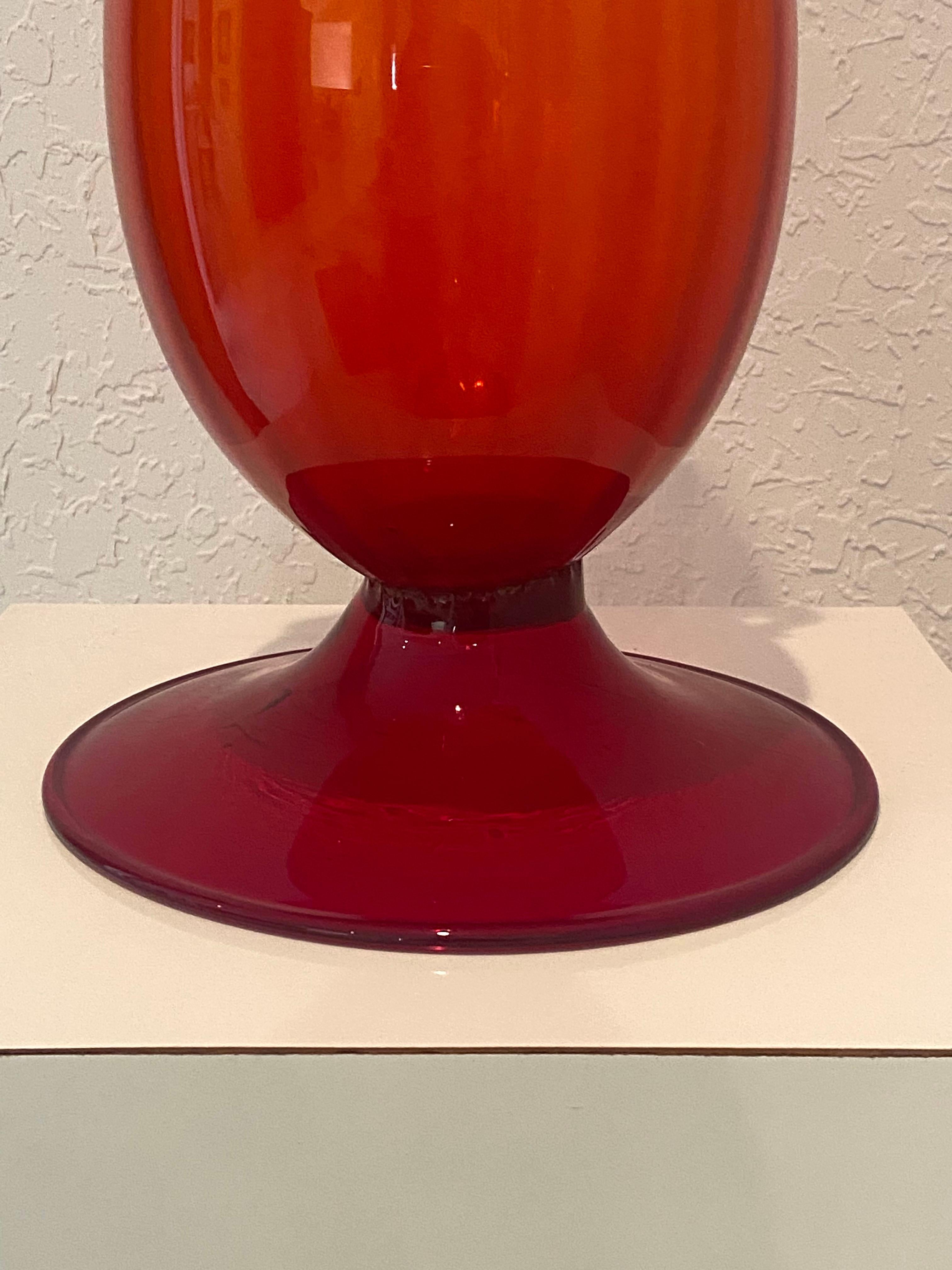 Fratelli Toso  Vaso monumentale in vetro rosso di Murano alto 18 pollici del 1930 in vendita 2