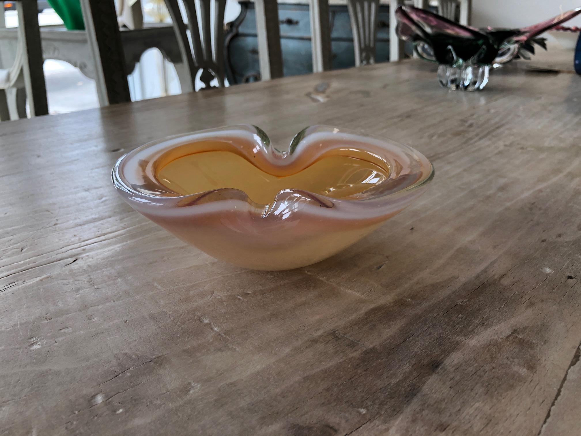 Fratelli Toso 1960s Organic Form Butterscotch Color Bowl In Excellent Condition For Sale In West Palm Beach, FL